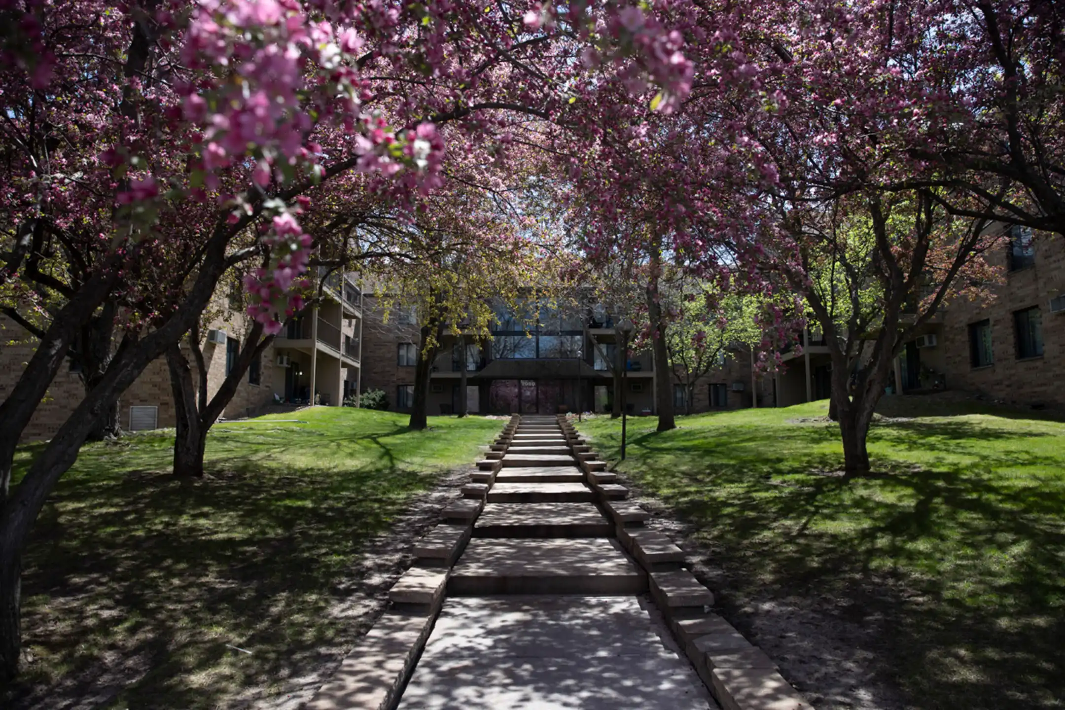 Eagle Ridge Apartments 7020 Magda Dr Maple Grove, MN Apartments for