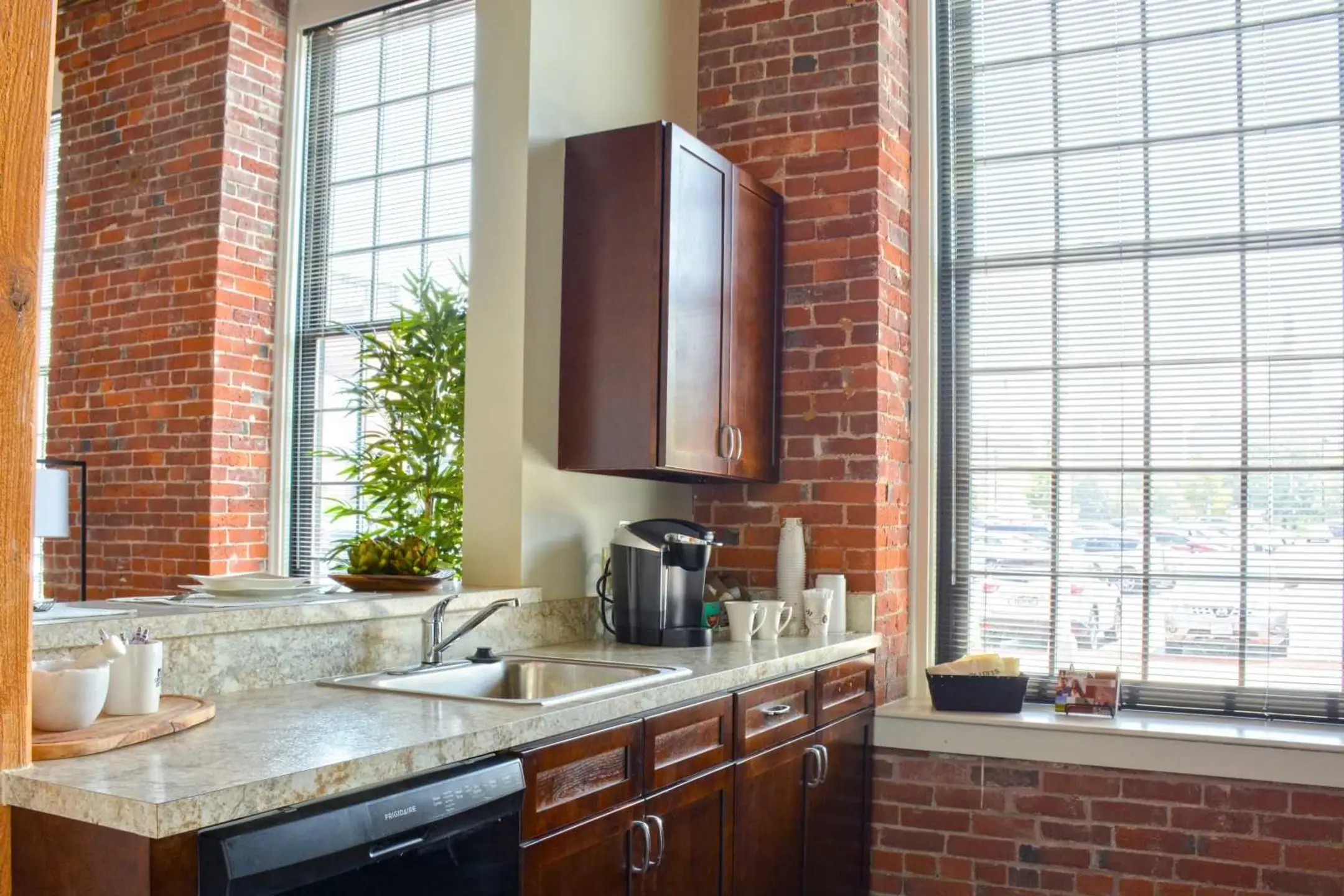 Kitchen - Capitol Lofts - Hartford, CT