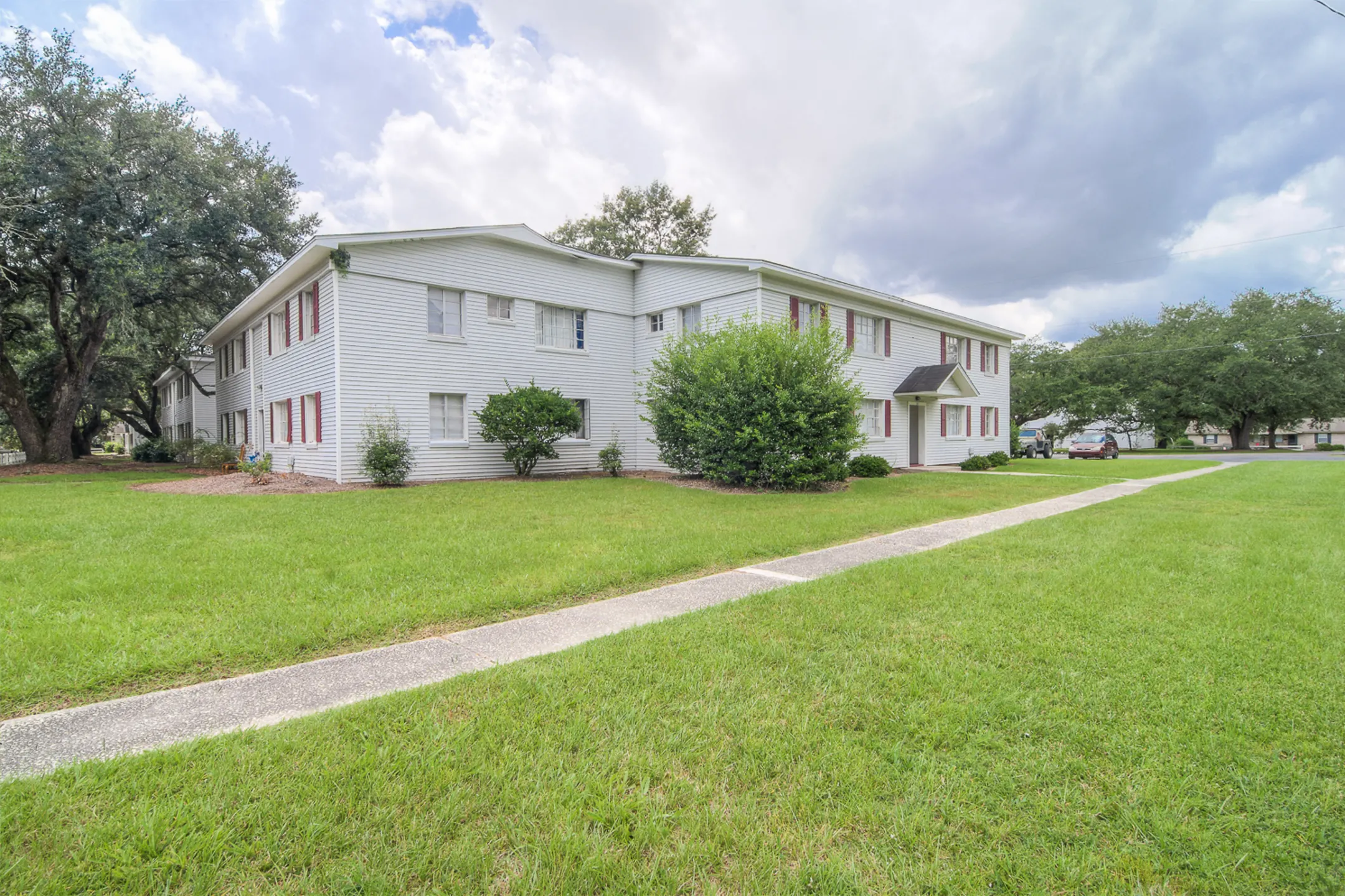 Sedgefield Apartments 5941 Willard Dr Hanahan, SC Apartments for