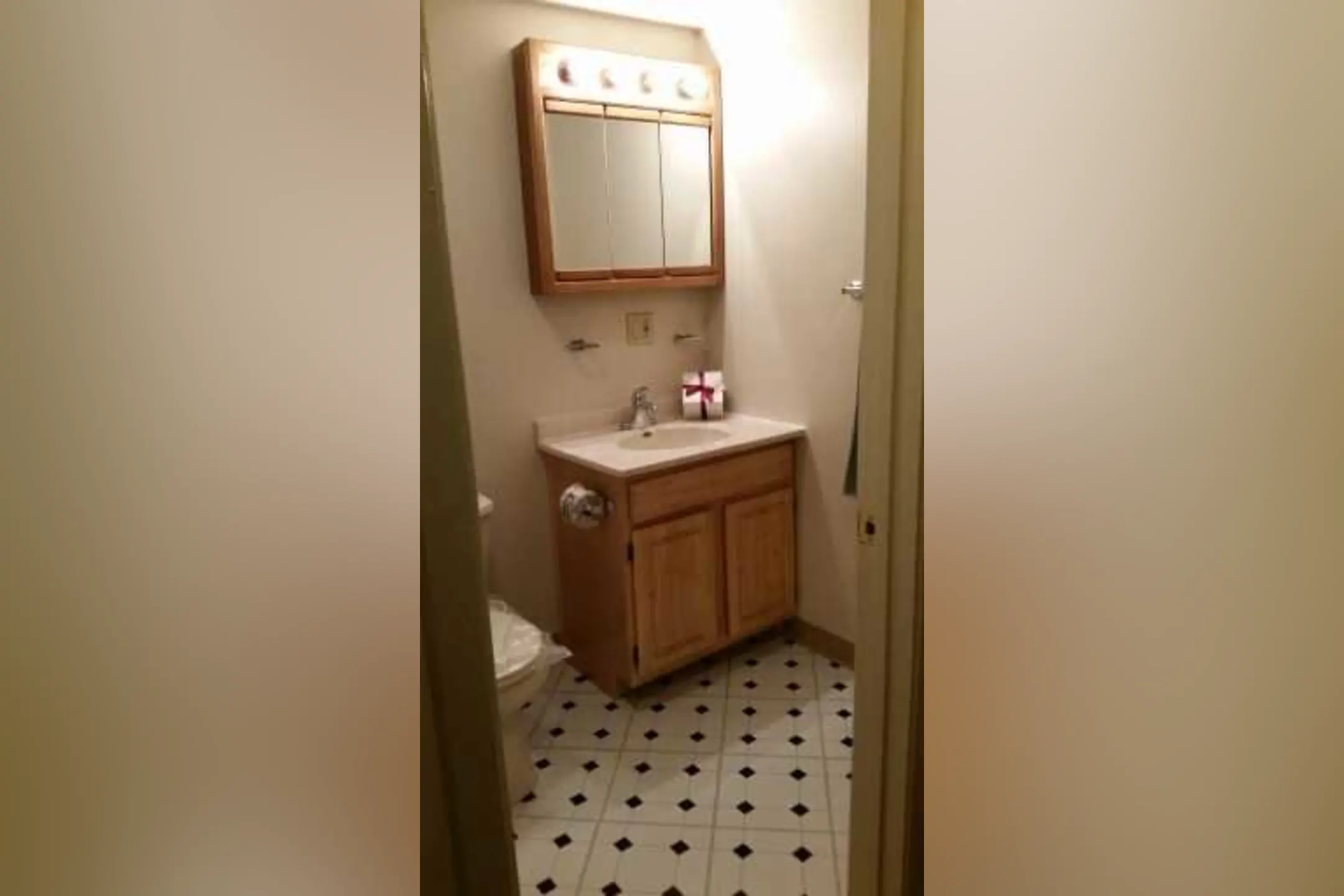 Bathroom - Park Hill Apartments - Washington, NJ