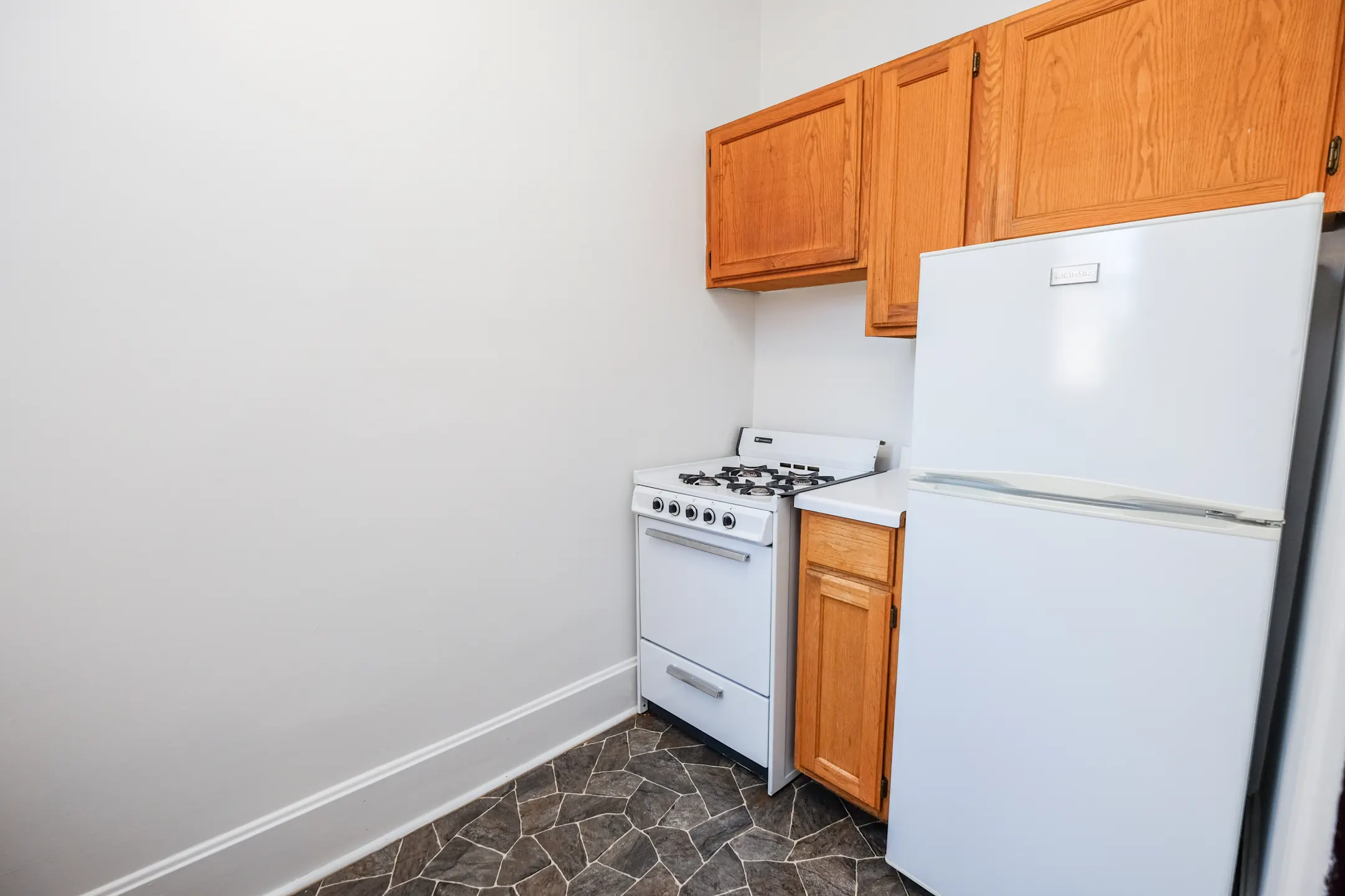 Kitchen - Dayton Villas Apartments - Saint Paul, MN