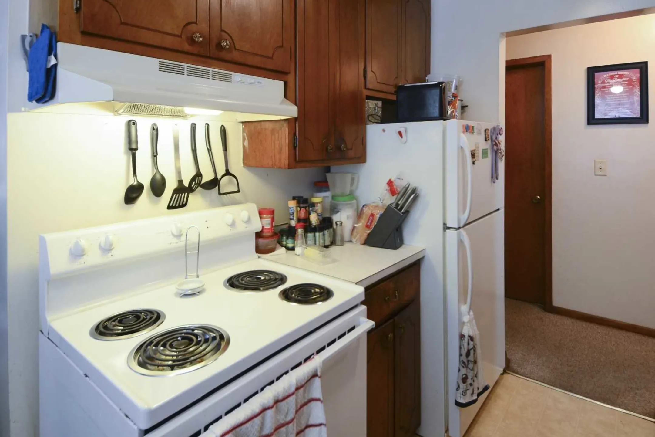 Kitchen - Minnehaha Apartments - Saint Paul, MN