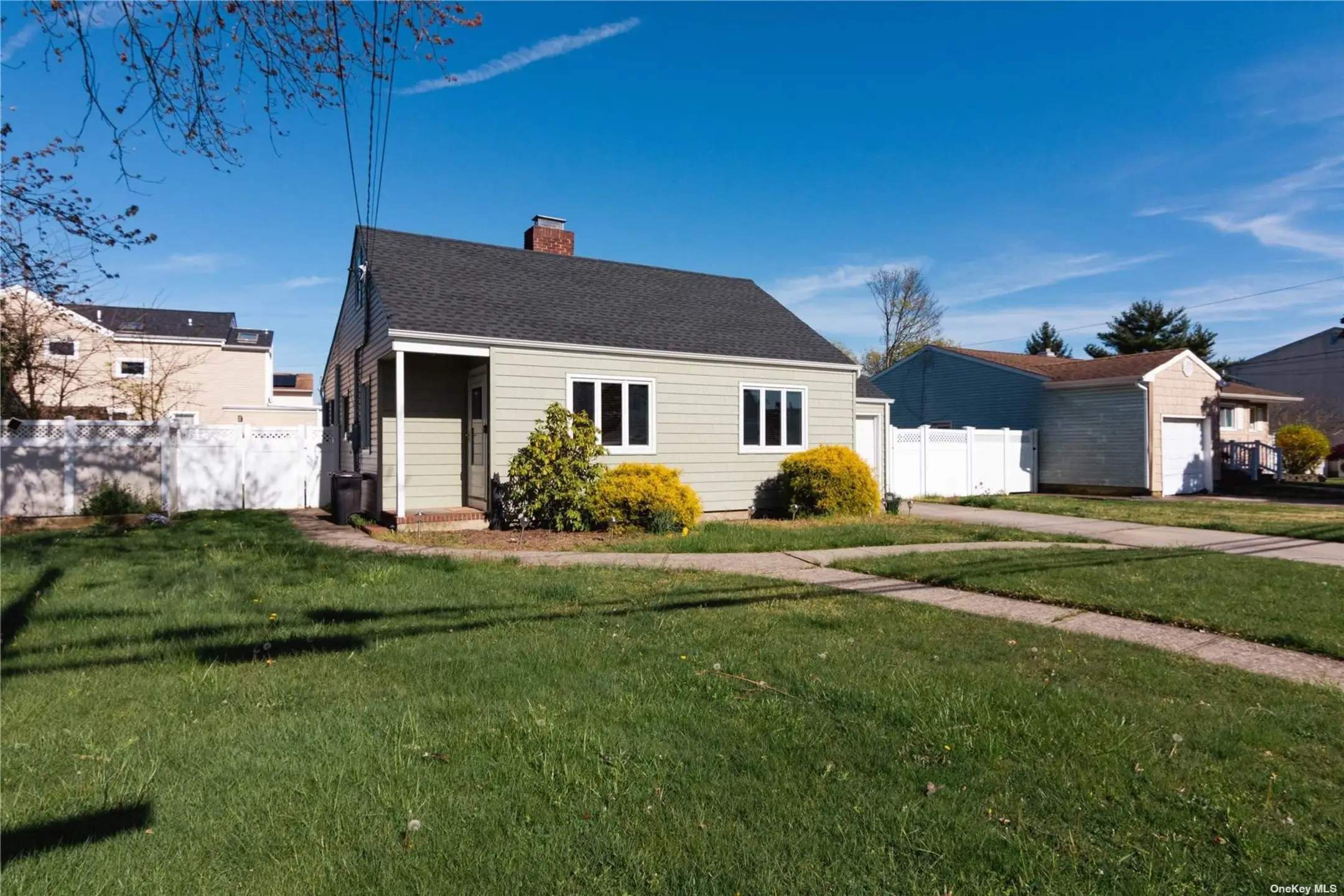 22 Carman Blvd  