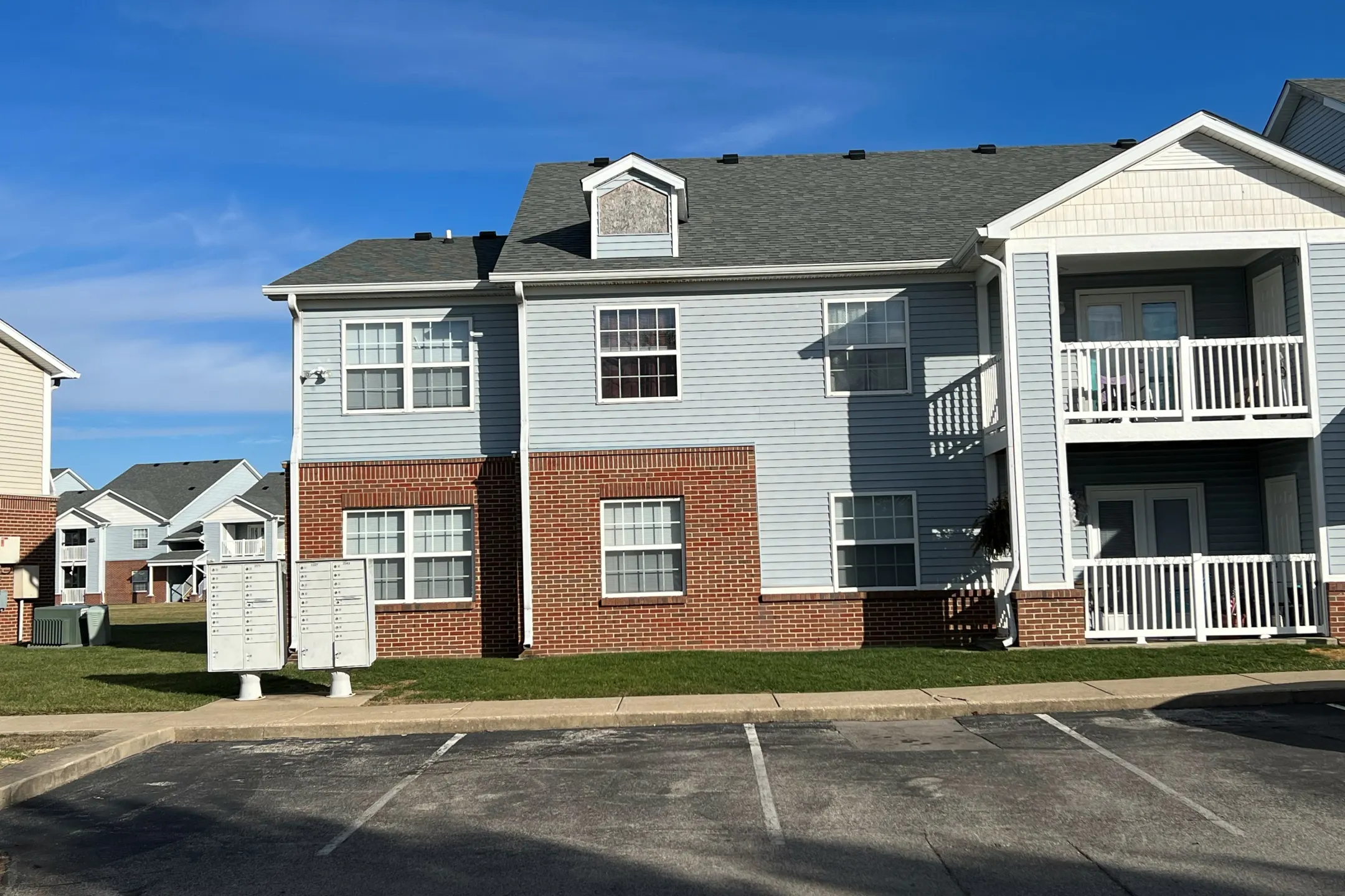 Building - Village Crossing Apartments - Greenwood, IN