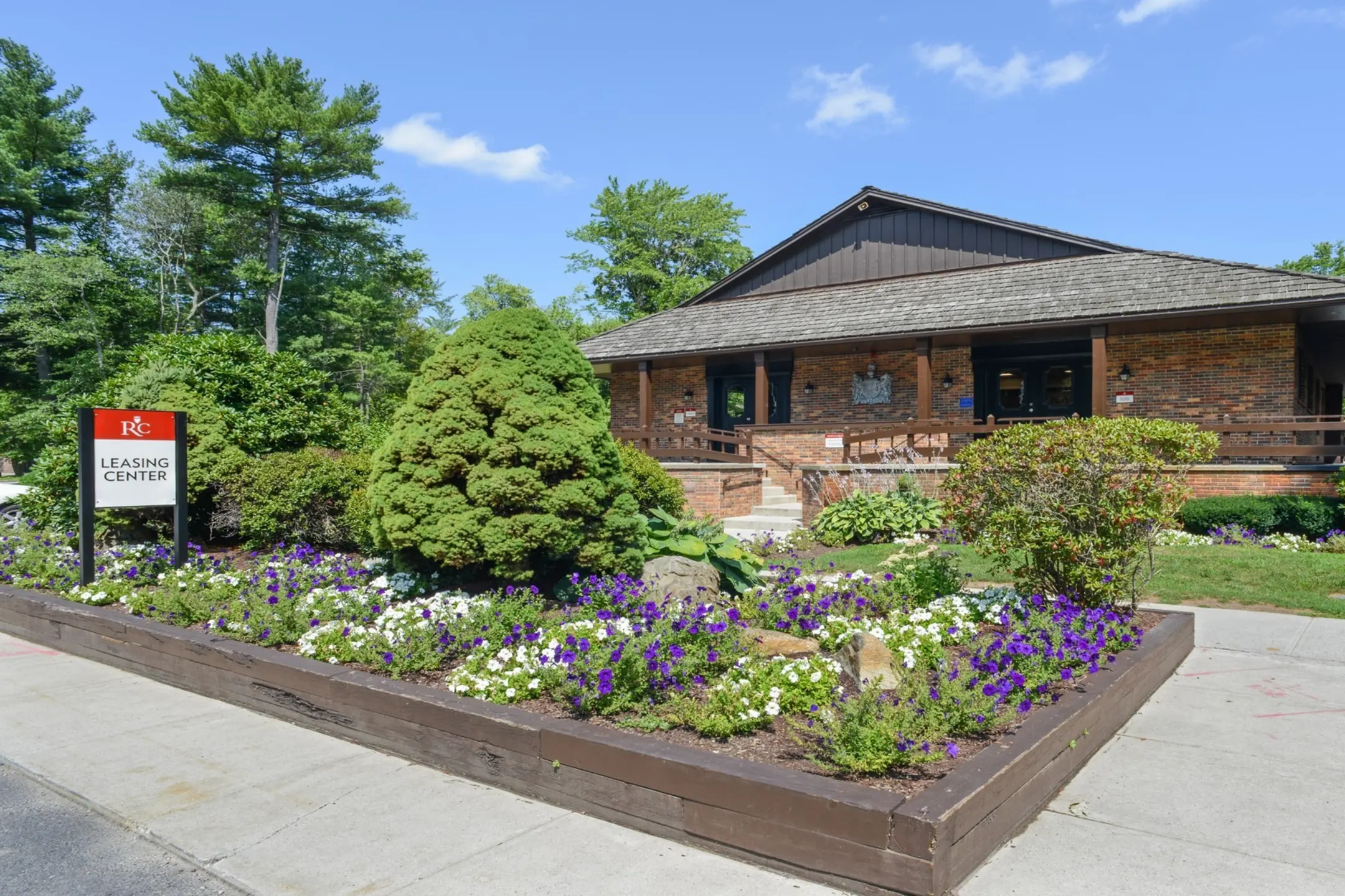 Royal Crest Estates North Andover Apartments North Andover, MA 01845