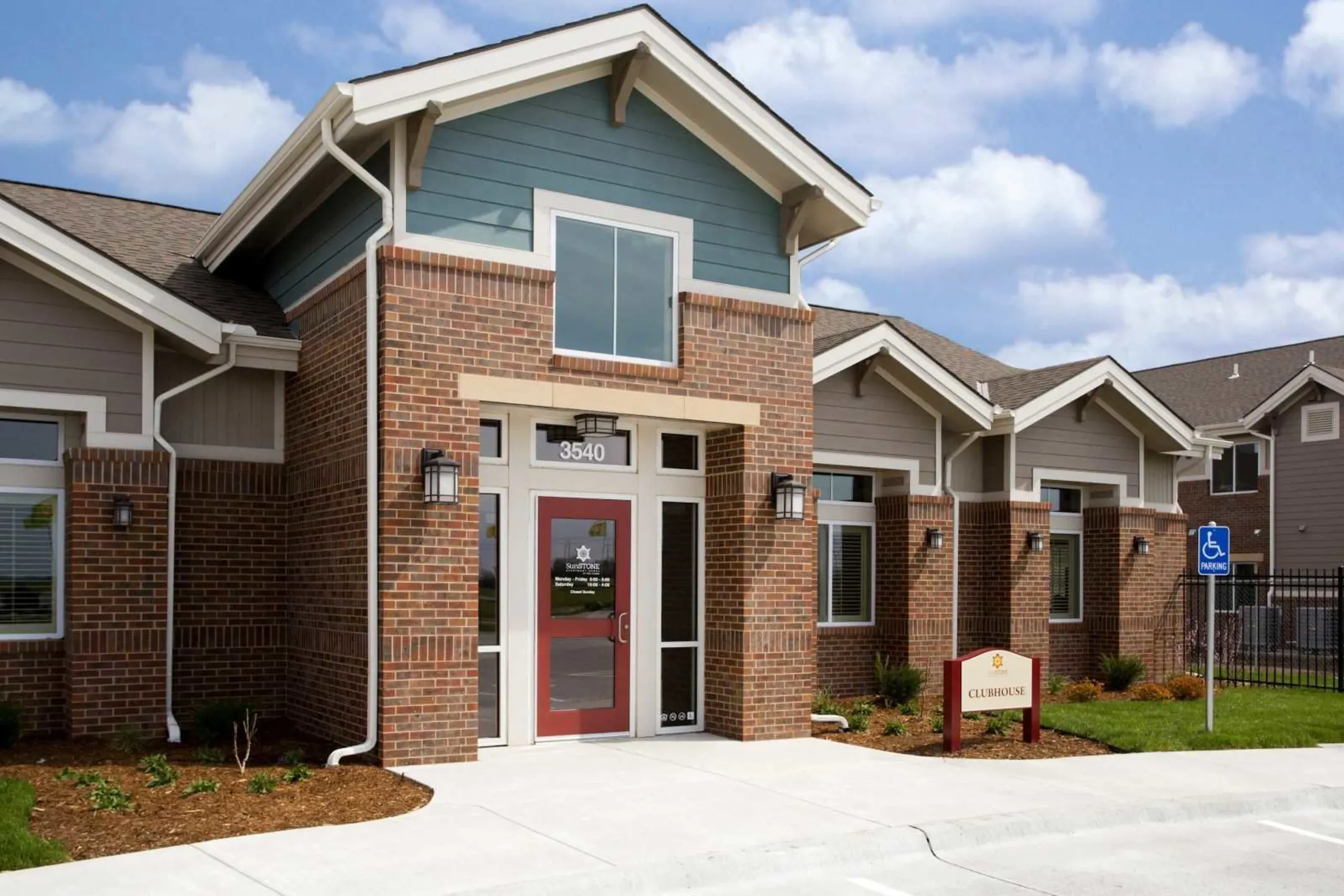 SunSTONE Apartment Homes at Fox Ridge - Wichita, KS