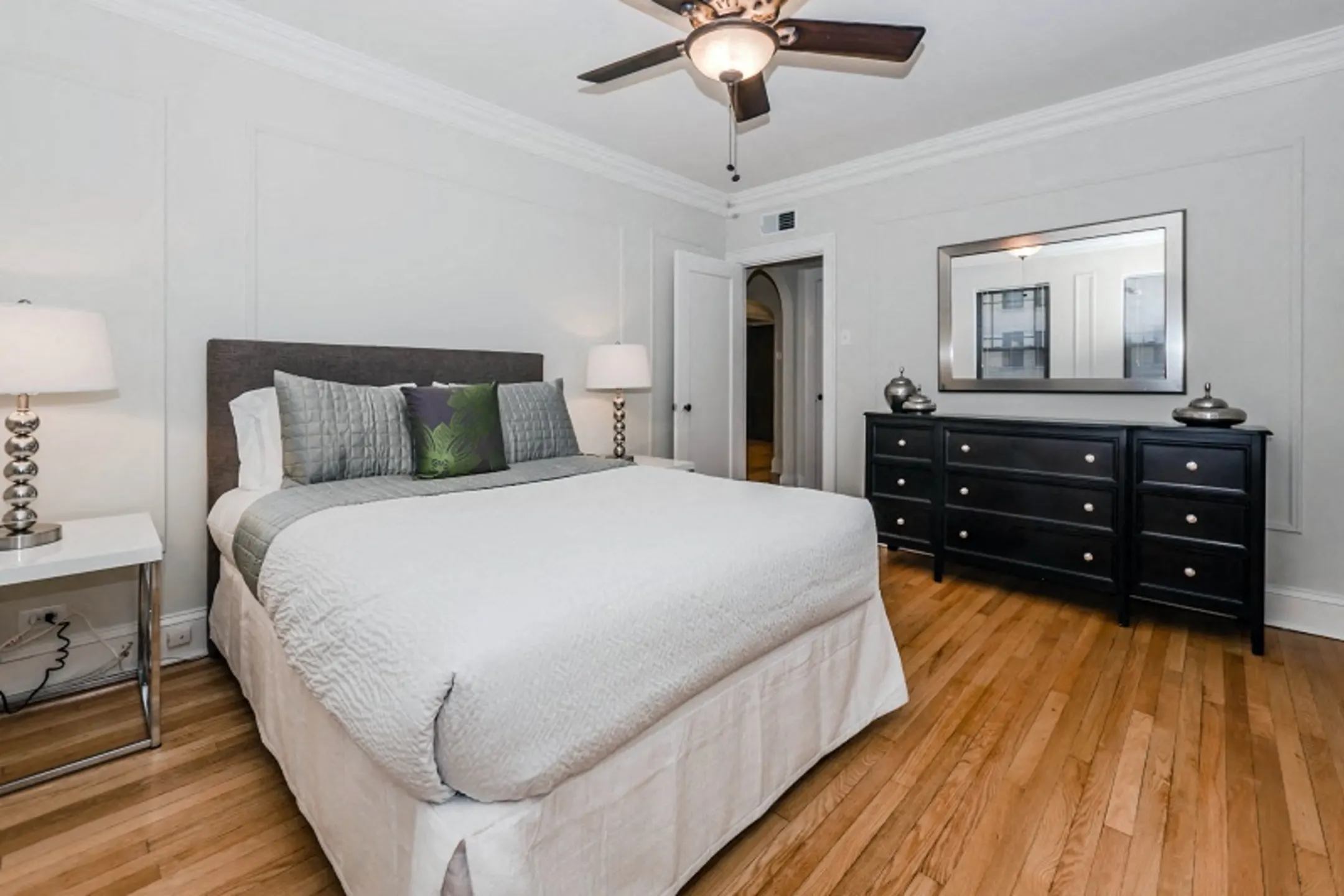 Bedroom - The Chatelaine - Chicago, IL