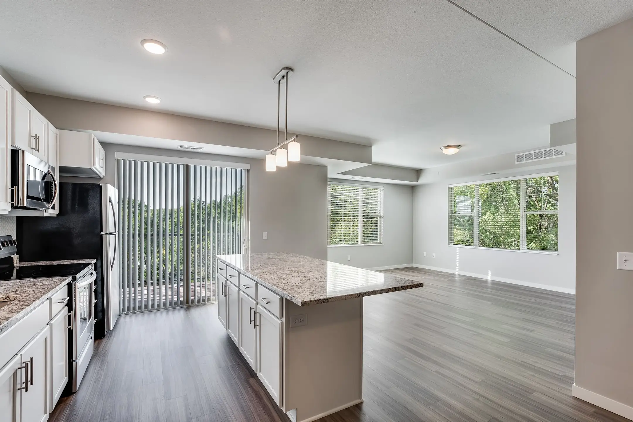 Frost English Silver Apartments Maplewood, MN 55109