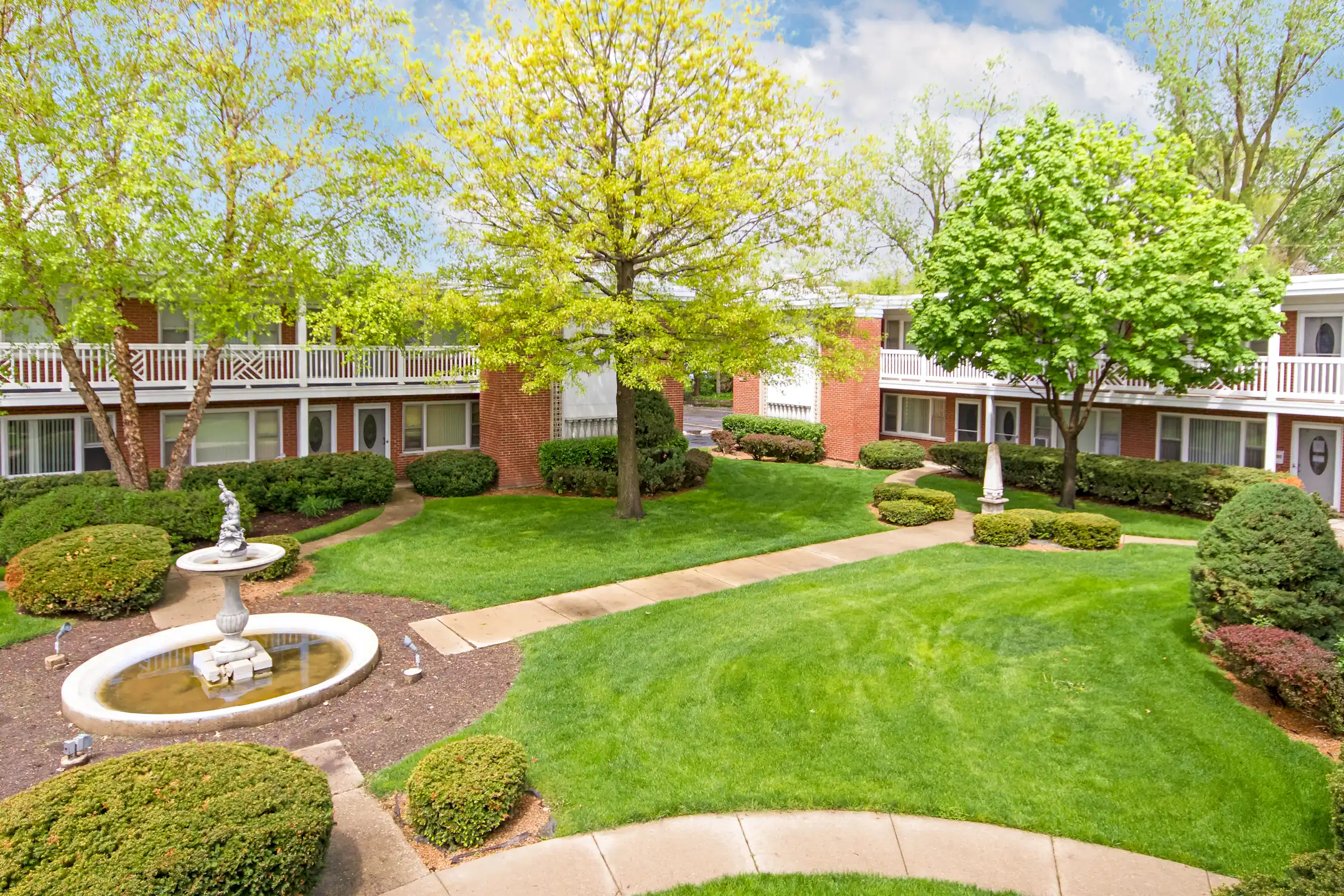 Building - Brook Forest Apartments - Bensenville, IL