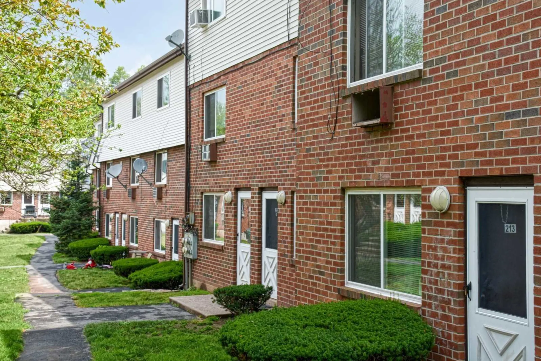 Woodbury Apartments Woodbury Circle Middletown, CT Apartments for