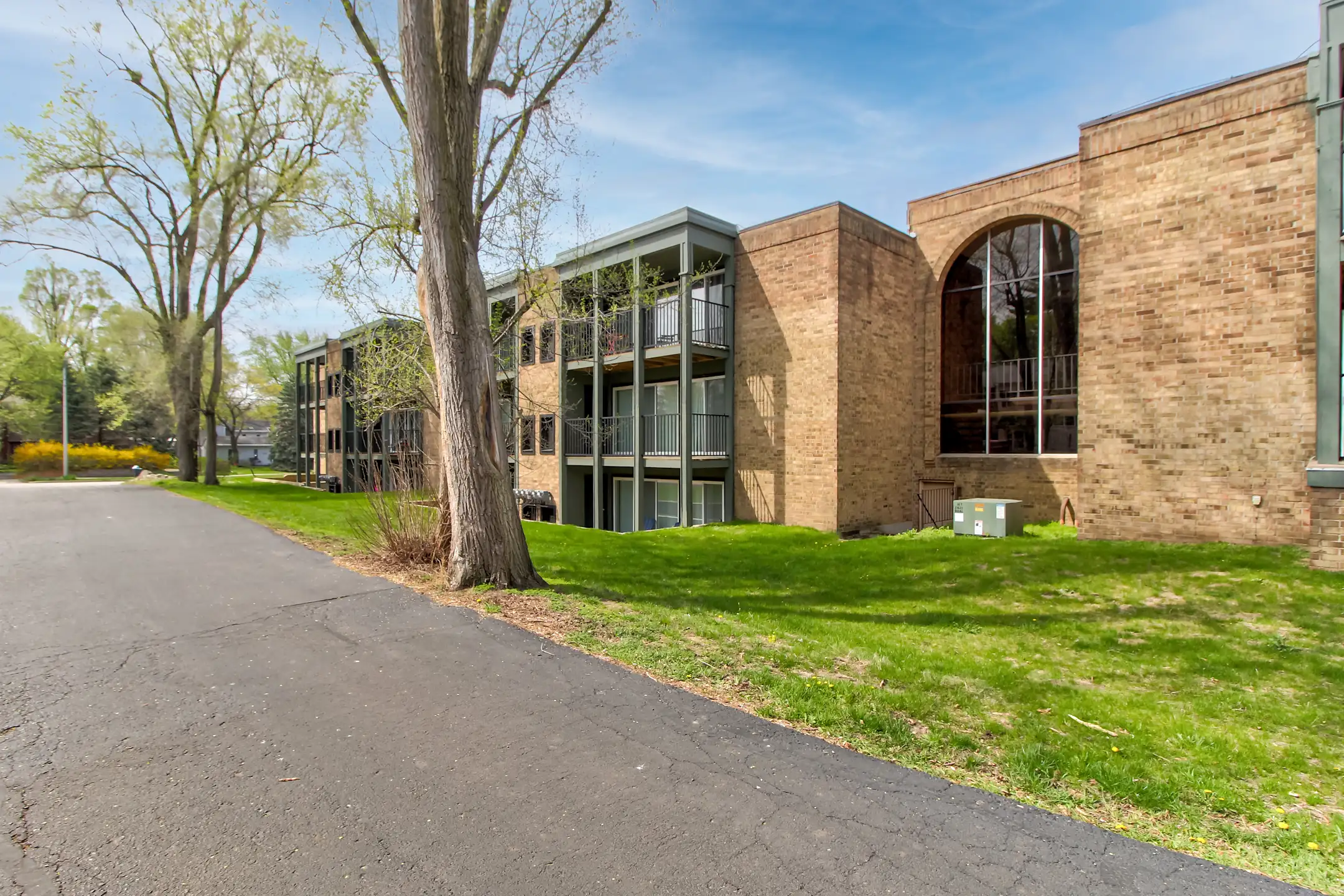 Uptowne Apartments 238 W Saginaw St East Lansing, MI Apartments for