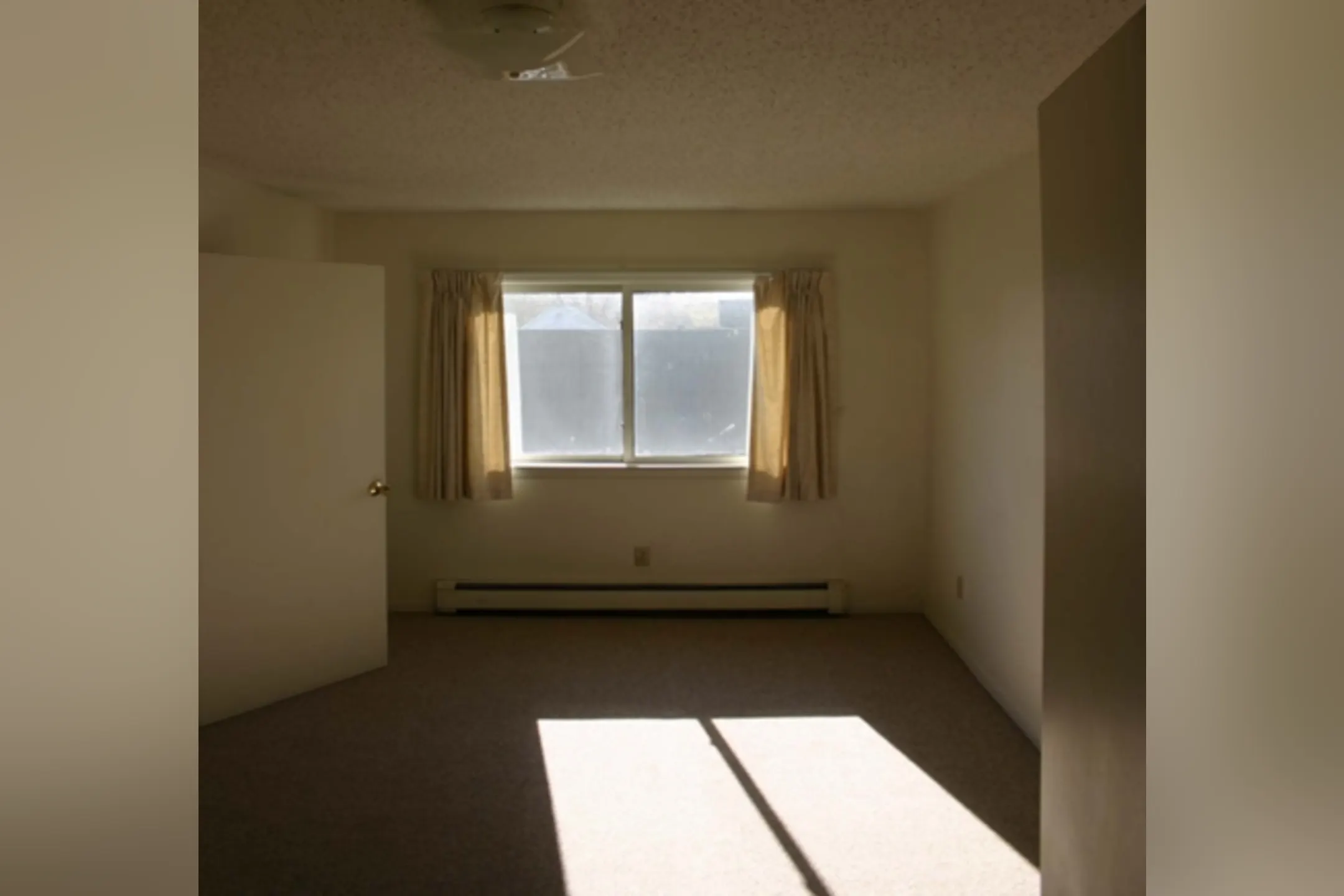 East Sheridan Apartments 208 & 209 East Sheridan Petoskey, MI