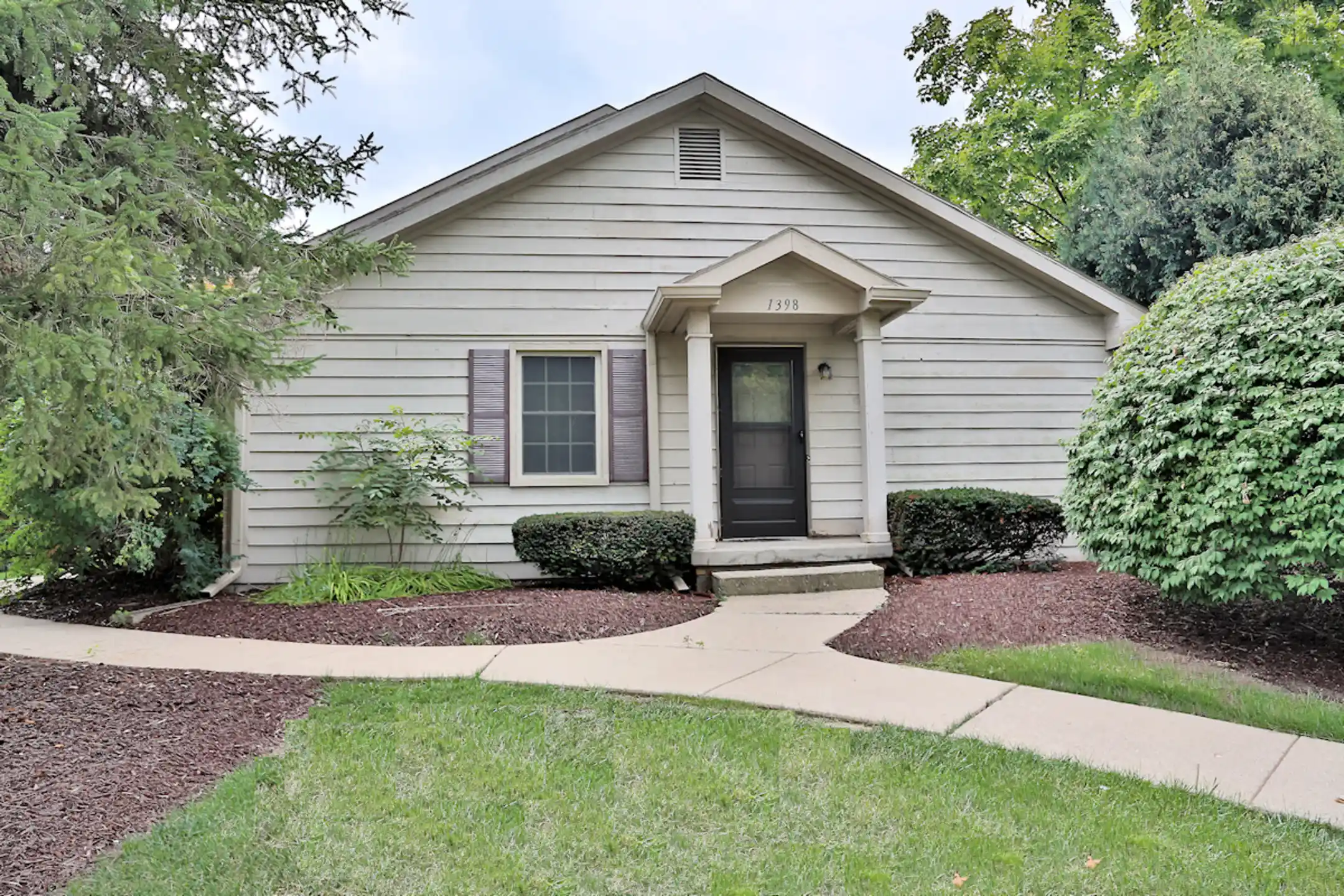 Cambria Heights Apartments & Townhomes 1355 Compton Ct East Lansing