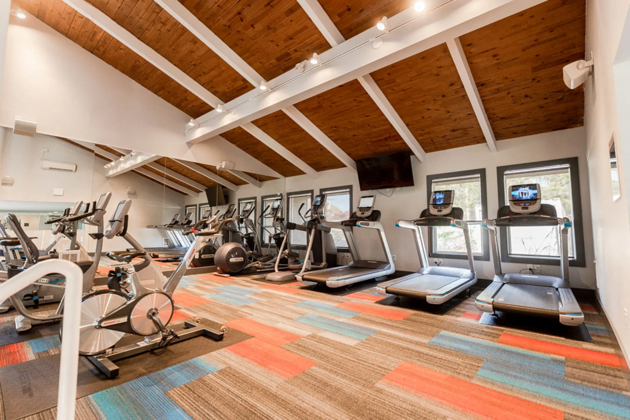 Fitness Weight Room - Driftwood Apartments - Kent, WA