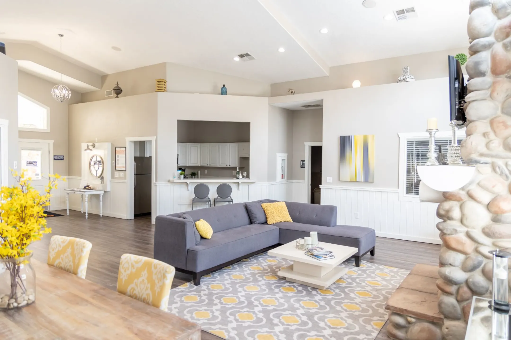 Living Room - Brittany Green Apartments - Brigham City, UT