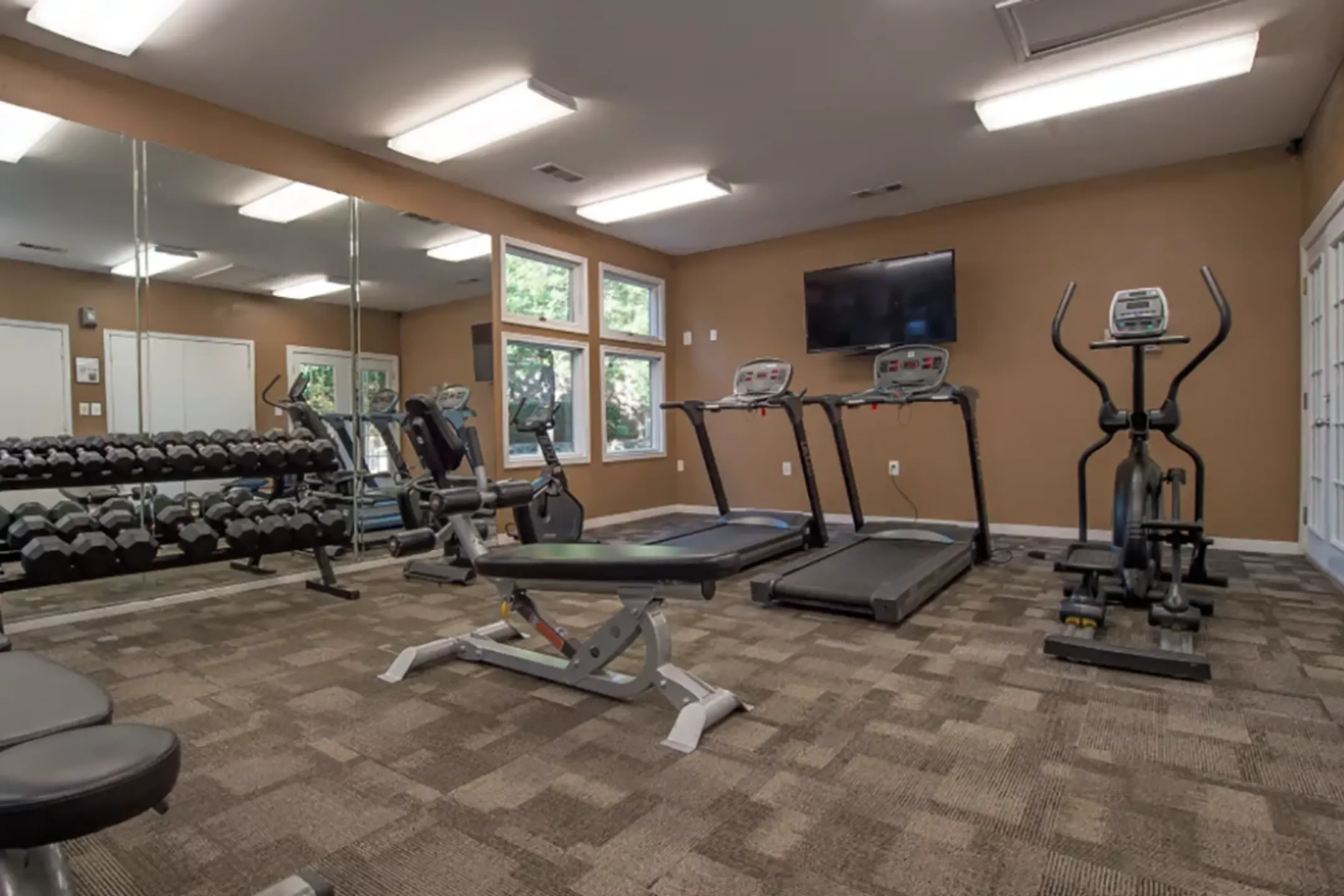 Fitness Weight Room - The Pointe of Ridgeland - Ridgeland, MS