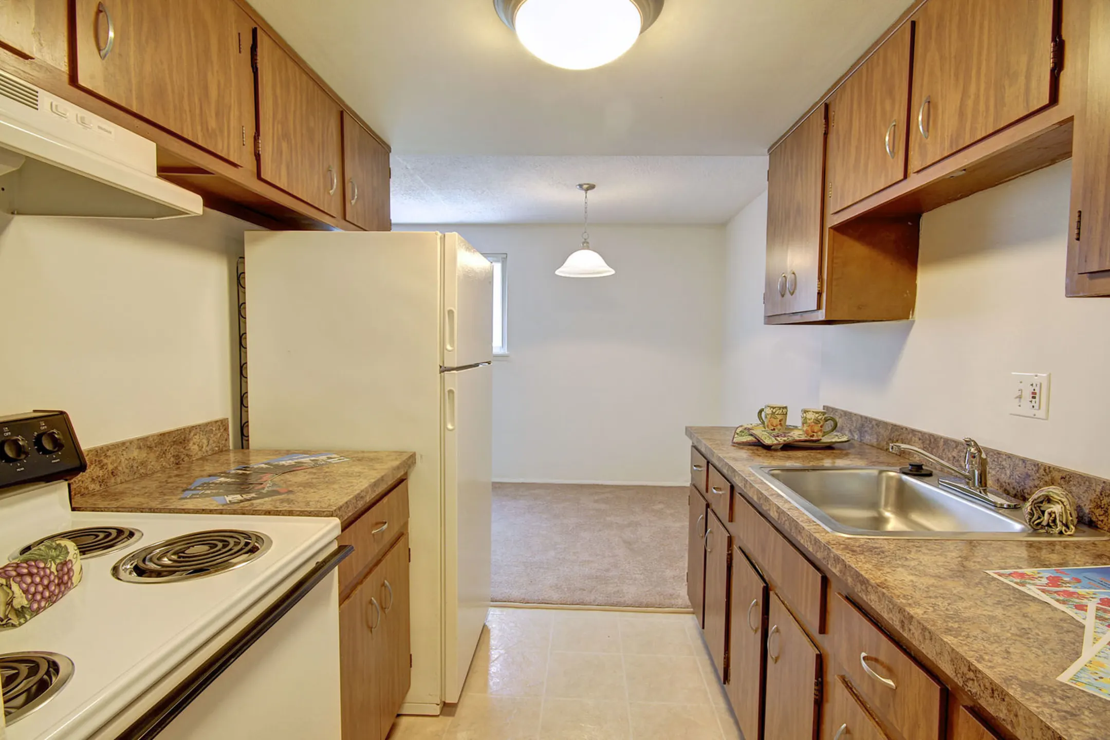 Royalton Greens Apartments Strongsville, OH 44136