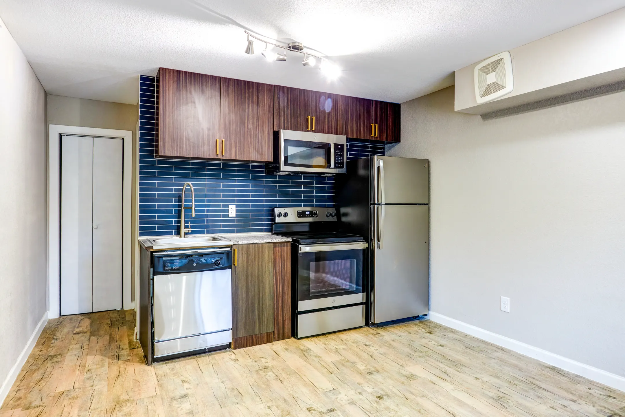 Kitchen - Alma Apartments - Austin, TX