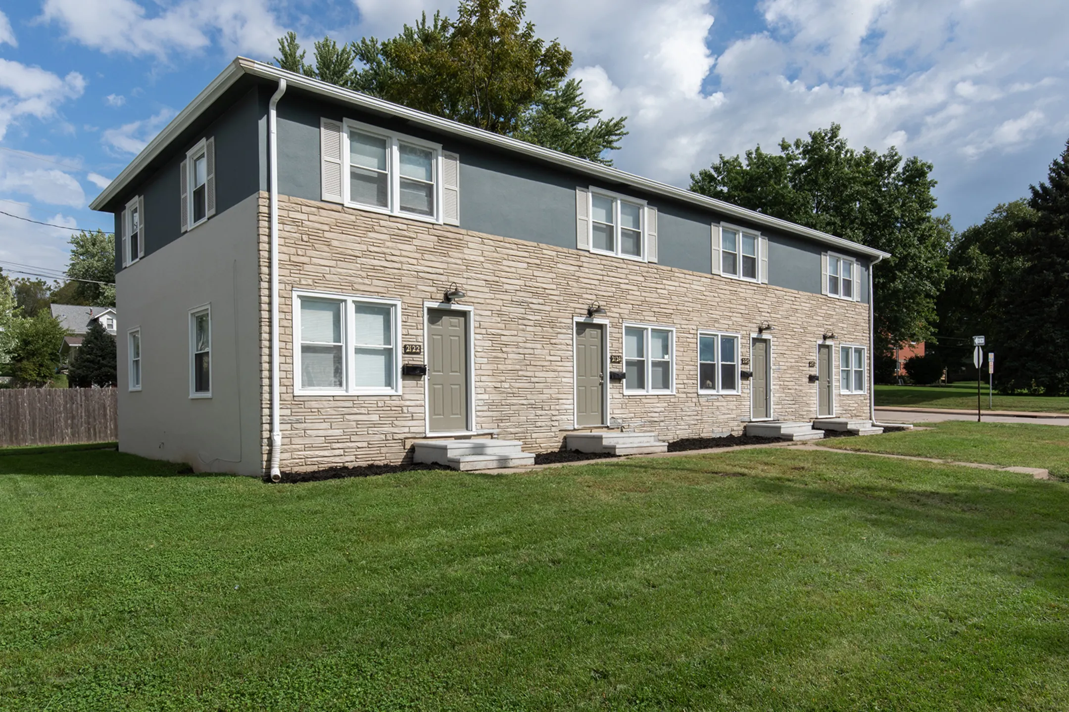 Building - Downtown Town Homes - Bettendorf, IA