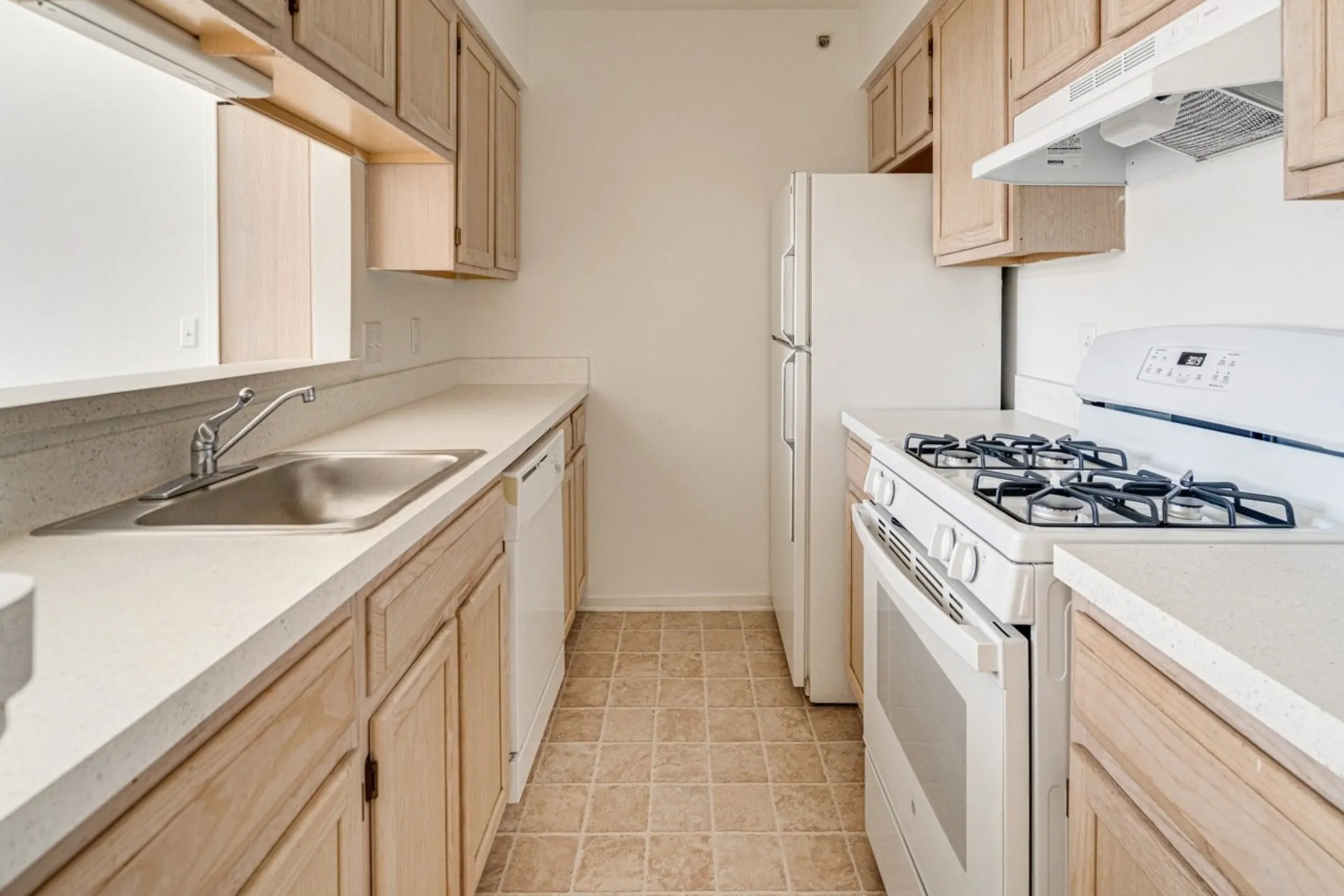 The Harbours 44530 Bayview Ave Clinton Township, MI Apartments for