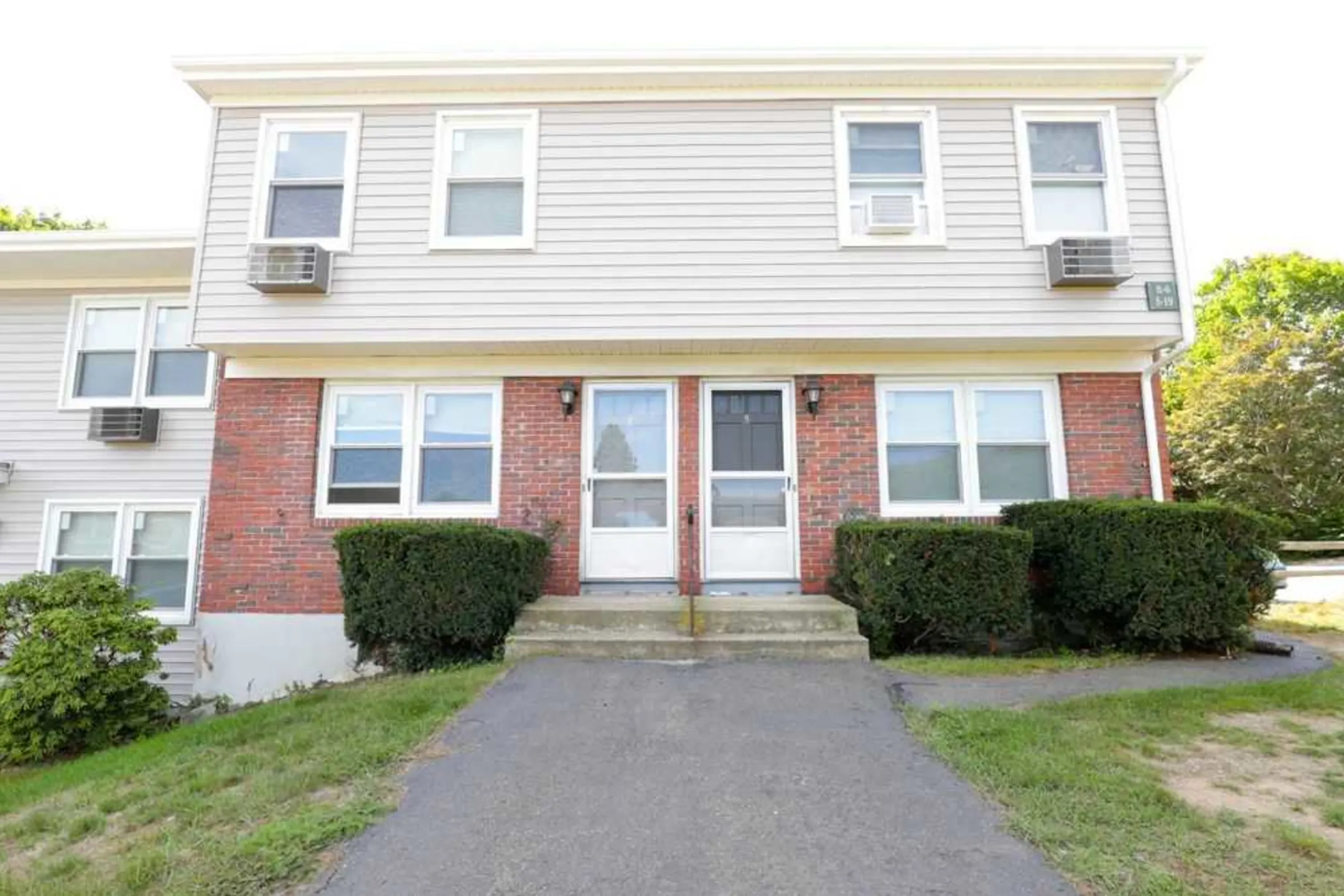 Colonial Townhouse Apartments 145 I Foster Drive Willimantic, CT