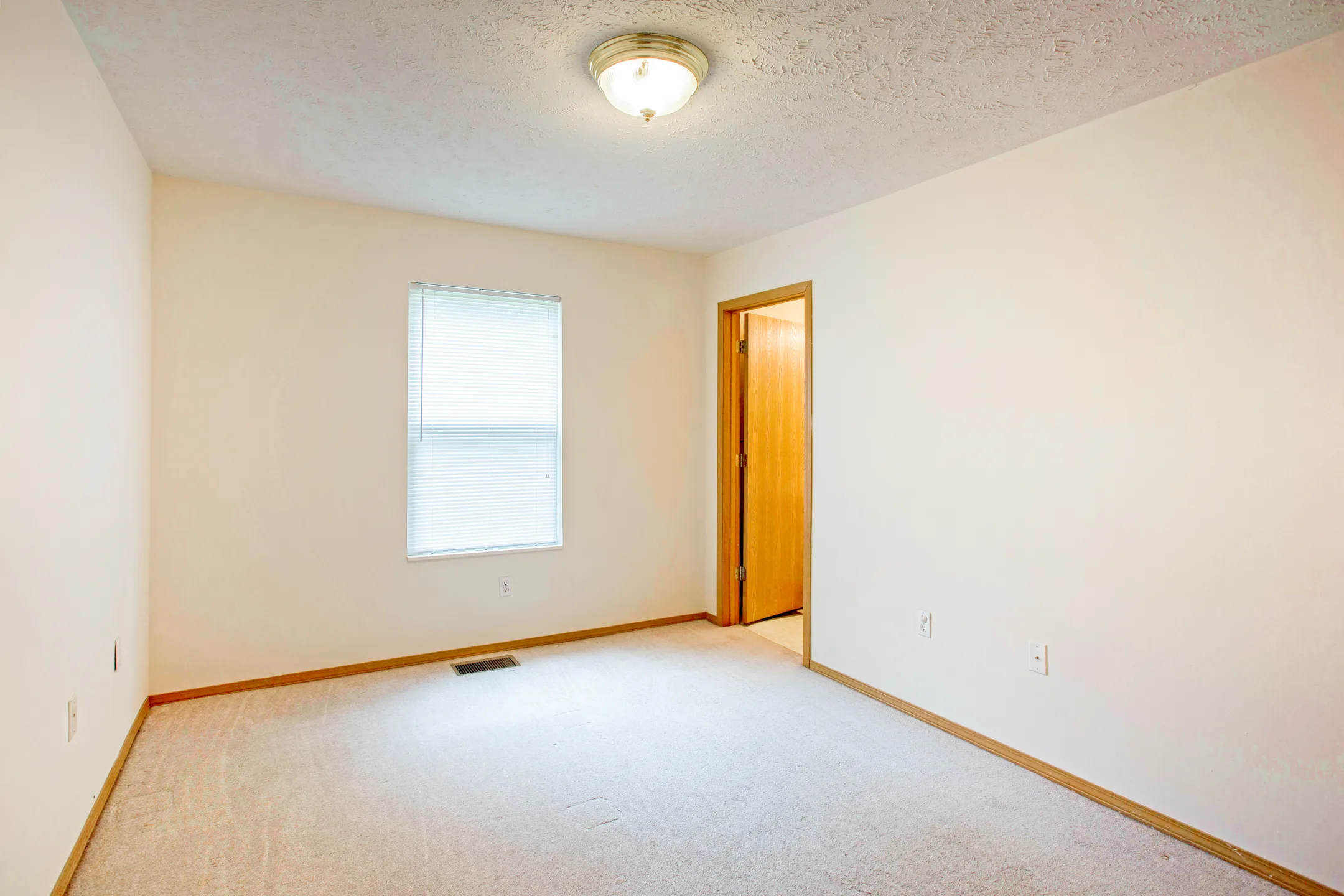 Southcreek Apartments 4318 S Timbercreek Ave Battlefield, MO for