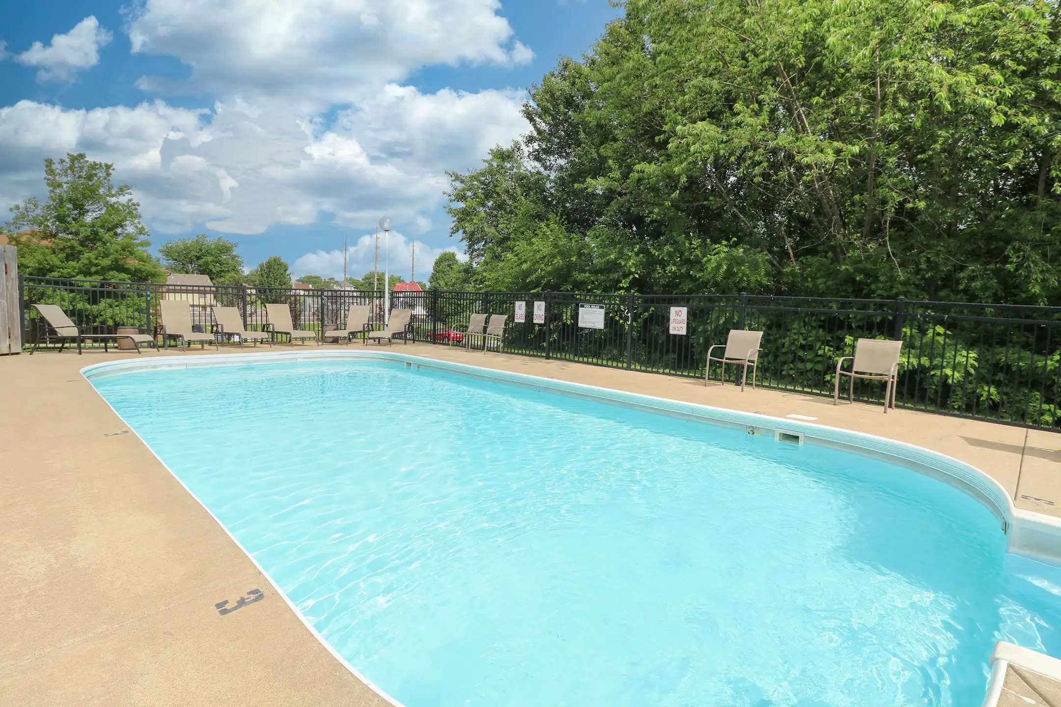 Pool - Park Place Apartments - Springfield, MO
