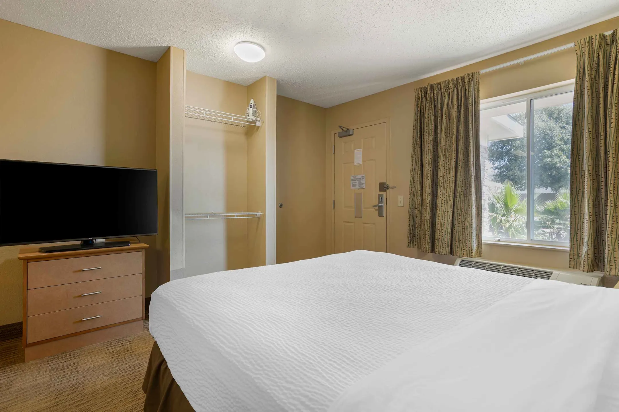 Bedroom - Furnished Studio - Houston - The Woodlands - Spring, TX
