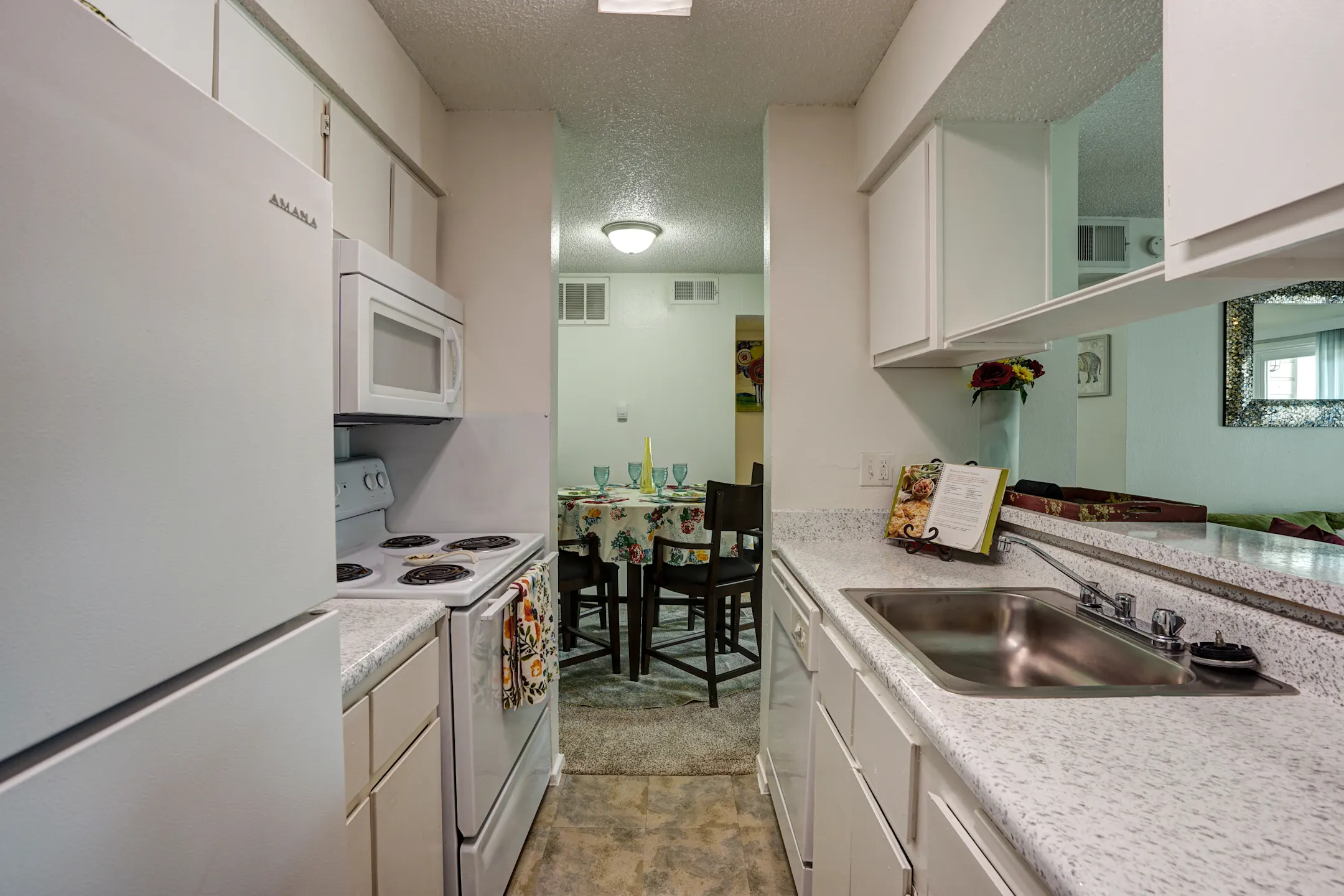 Kitchen - Centerpoint Apartments - Dallas, TX
