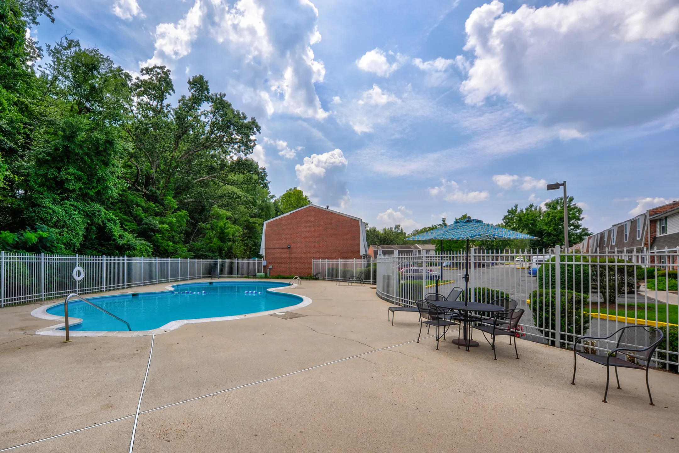 Crown Square Apartments - Henrico, VA 23228