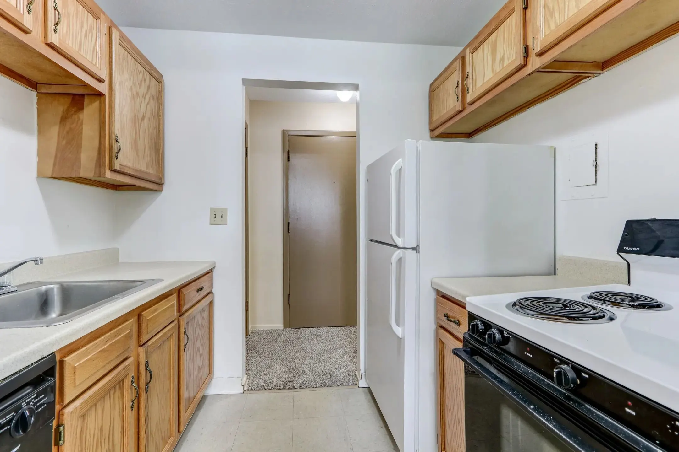 Ellacott Parkway Apartments - Cleveland, OH 44128