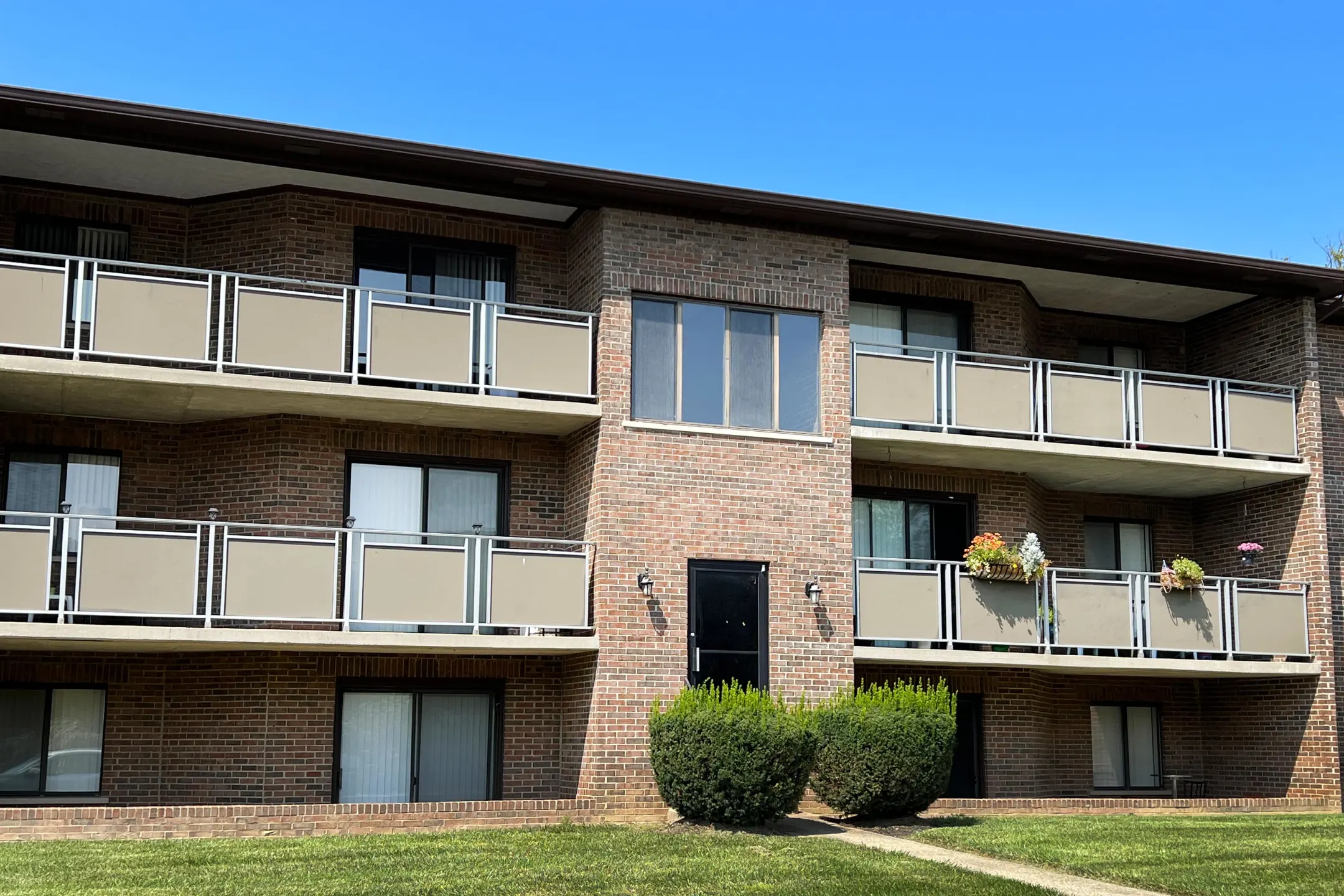 Building - Colonial Village Apartments - Crescent Springs, KY