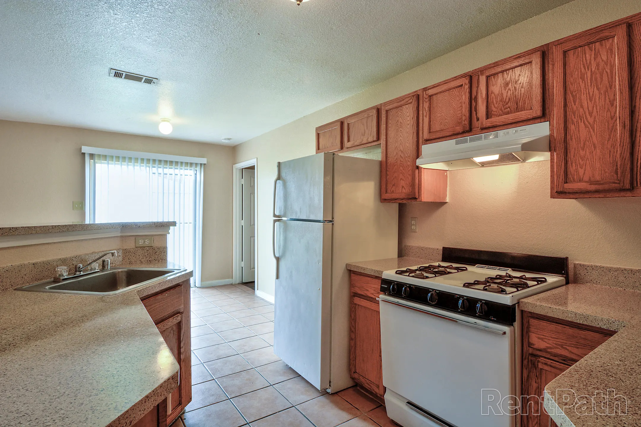 Kitchen - Lexington Arms - Waxahachie, TX