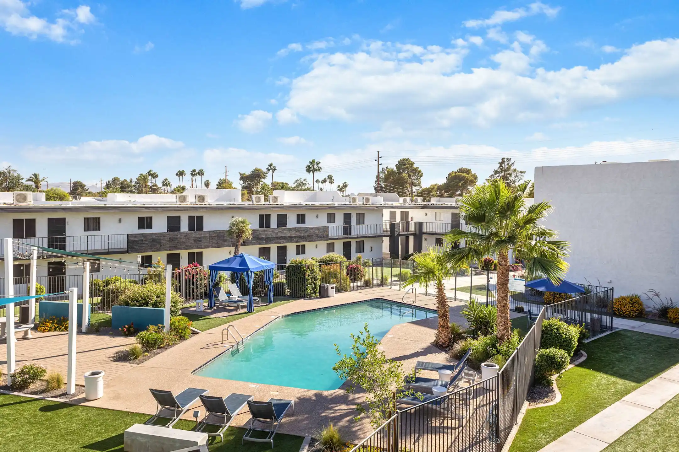 Pool - Avalon Apartments - Phoenix, AZ
