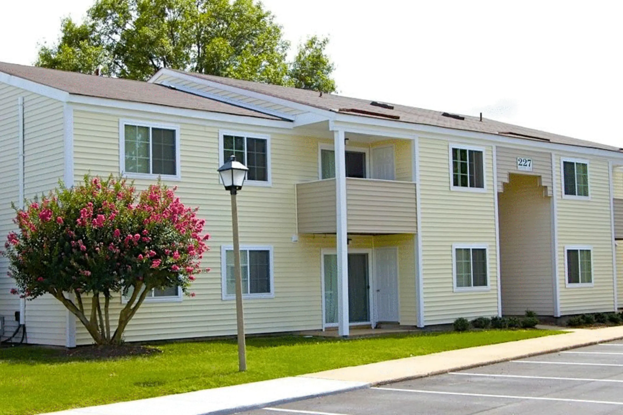 Greenbrier Woods Apartments - Chesapeake, VA 23320