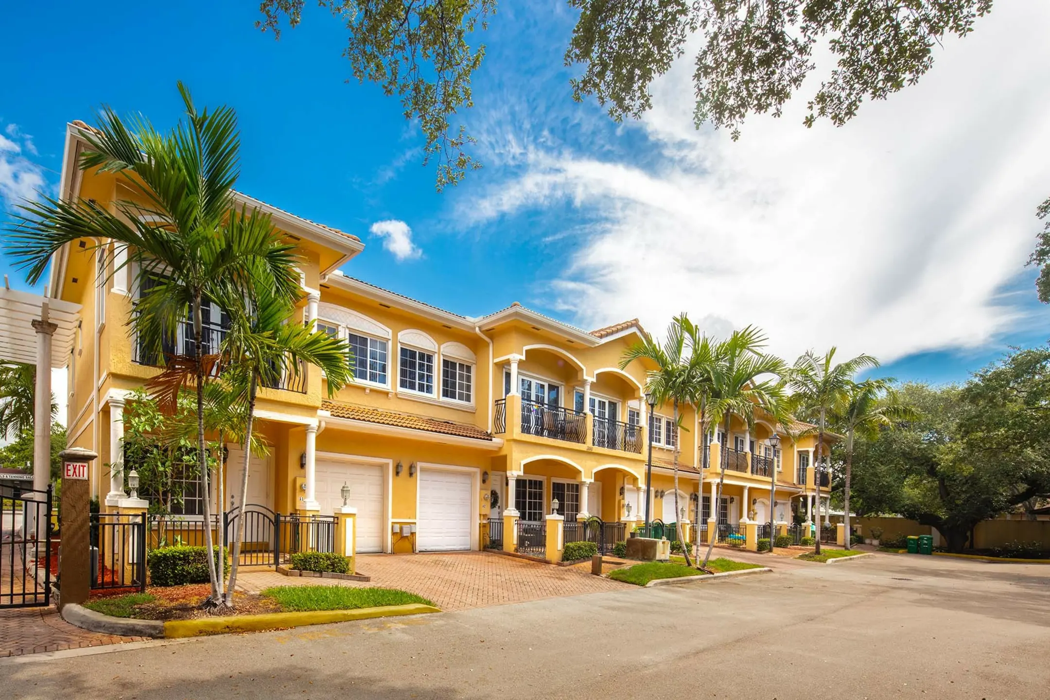 Building - Royal Oaks Townhomes - Hollywood, FL