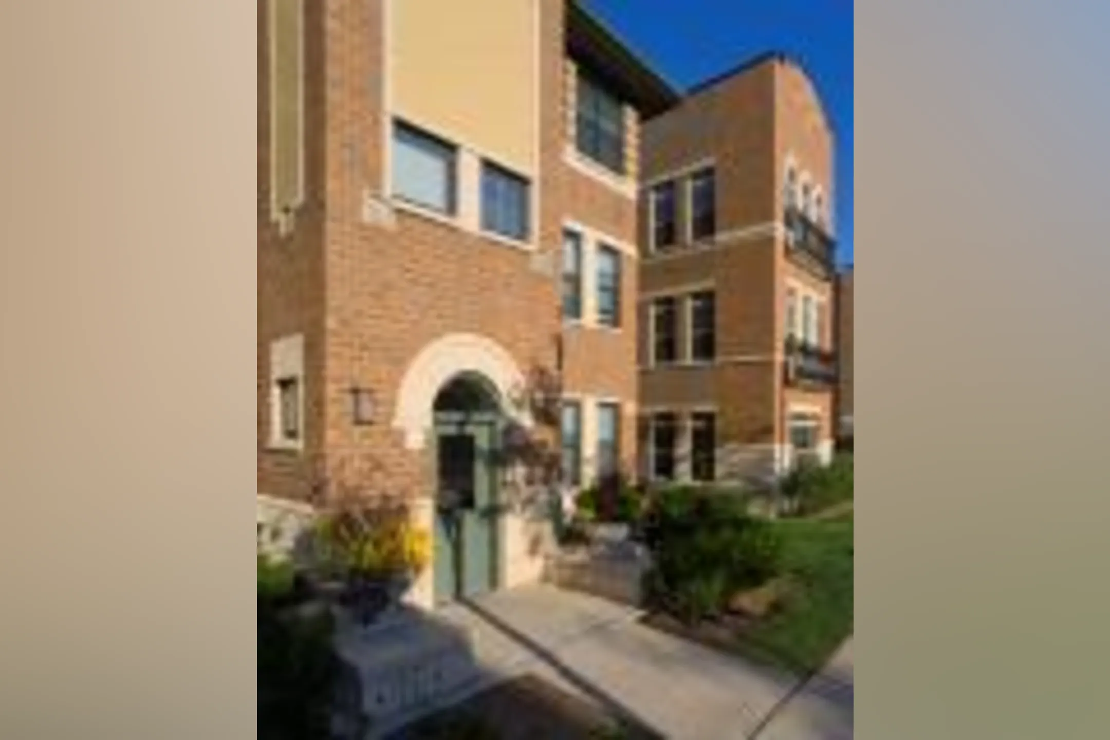 Building - Oakwood Shores Senior Apartments - Chicago, IL