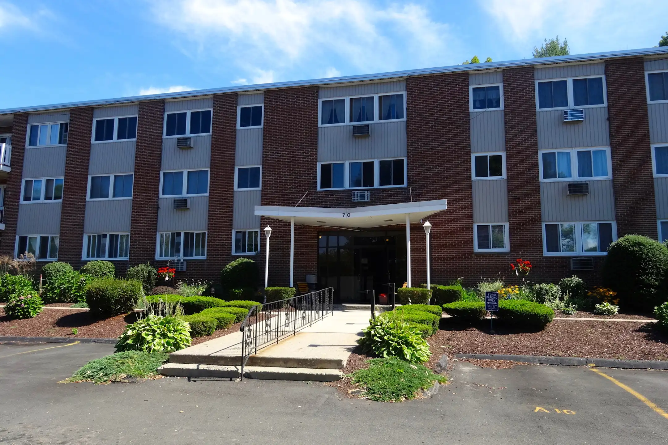 Boardman Condominiums 70 & 90 Boardman Street Bristol, CT