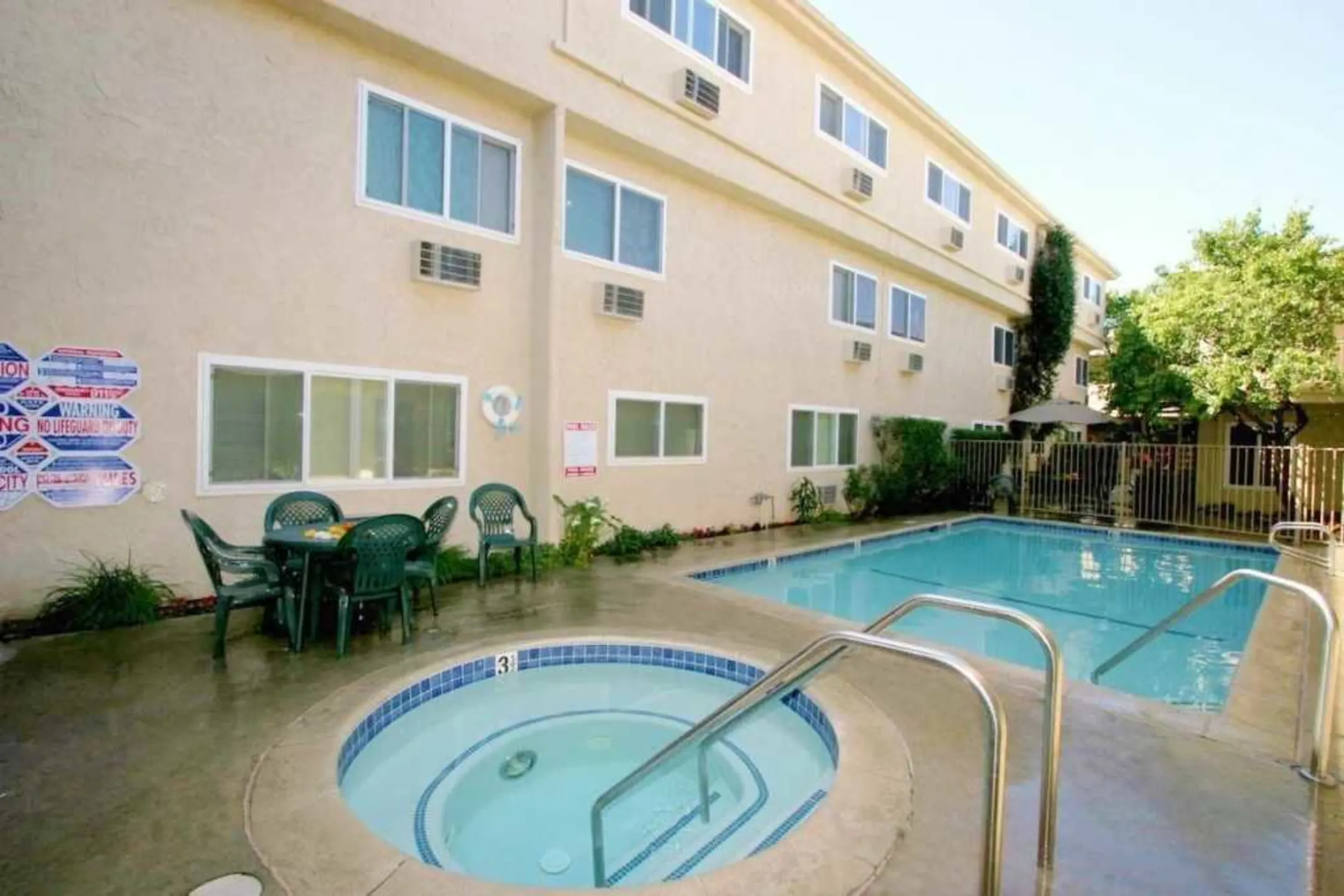 Pool - Esplanade Apartments - Van Nuys, CA