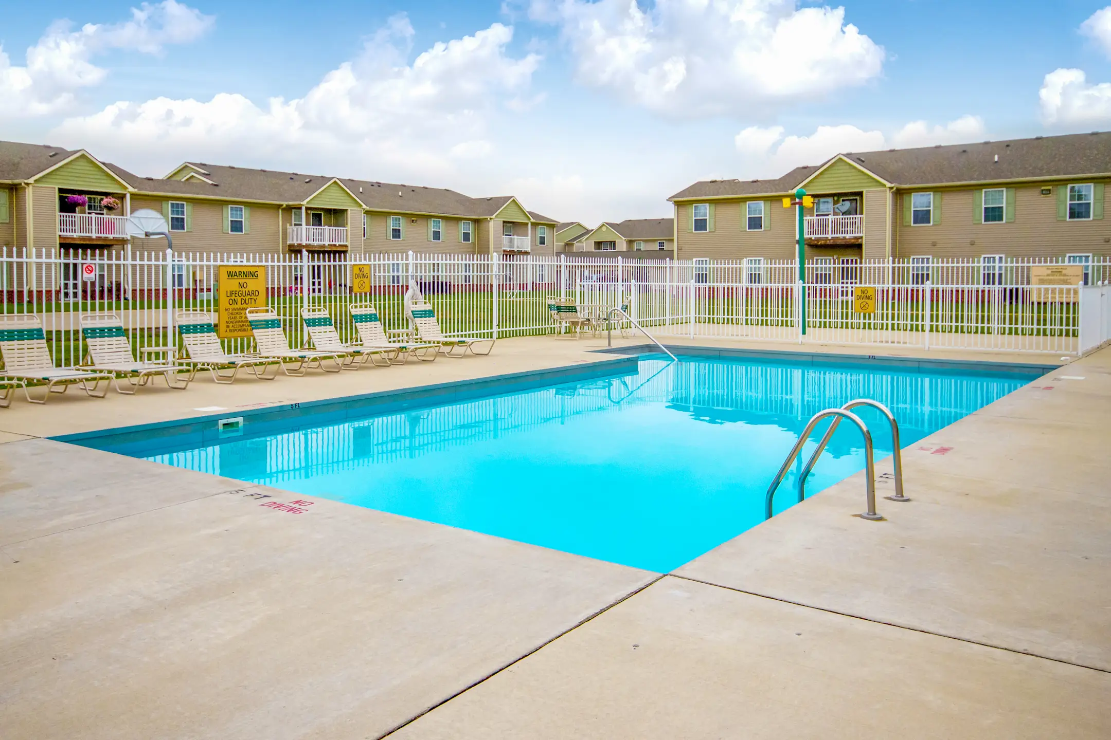 Pool - The Preserve At Fir Road - Mishawaka, IN