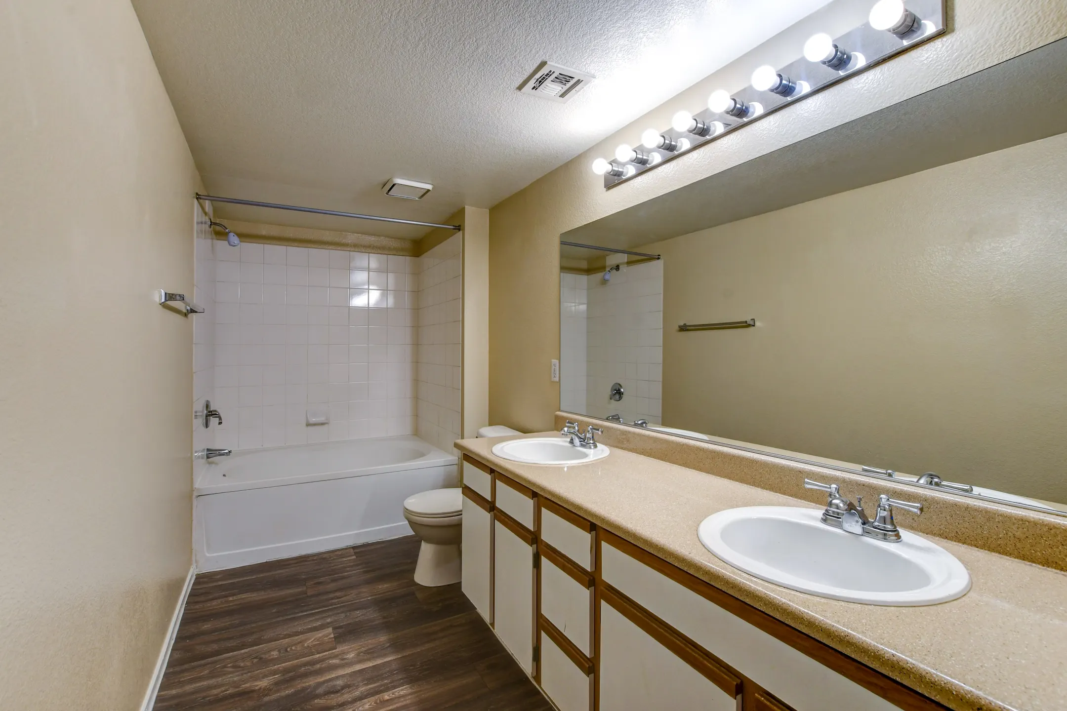 Pinehurst Apartments Las Vegas, NV 89118