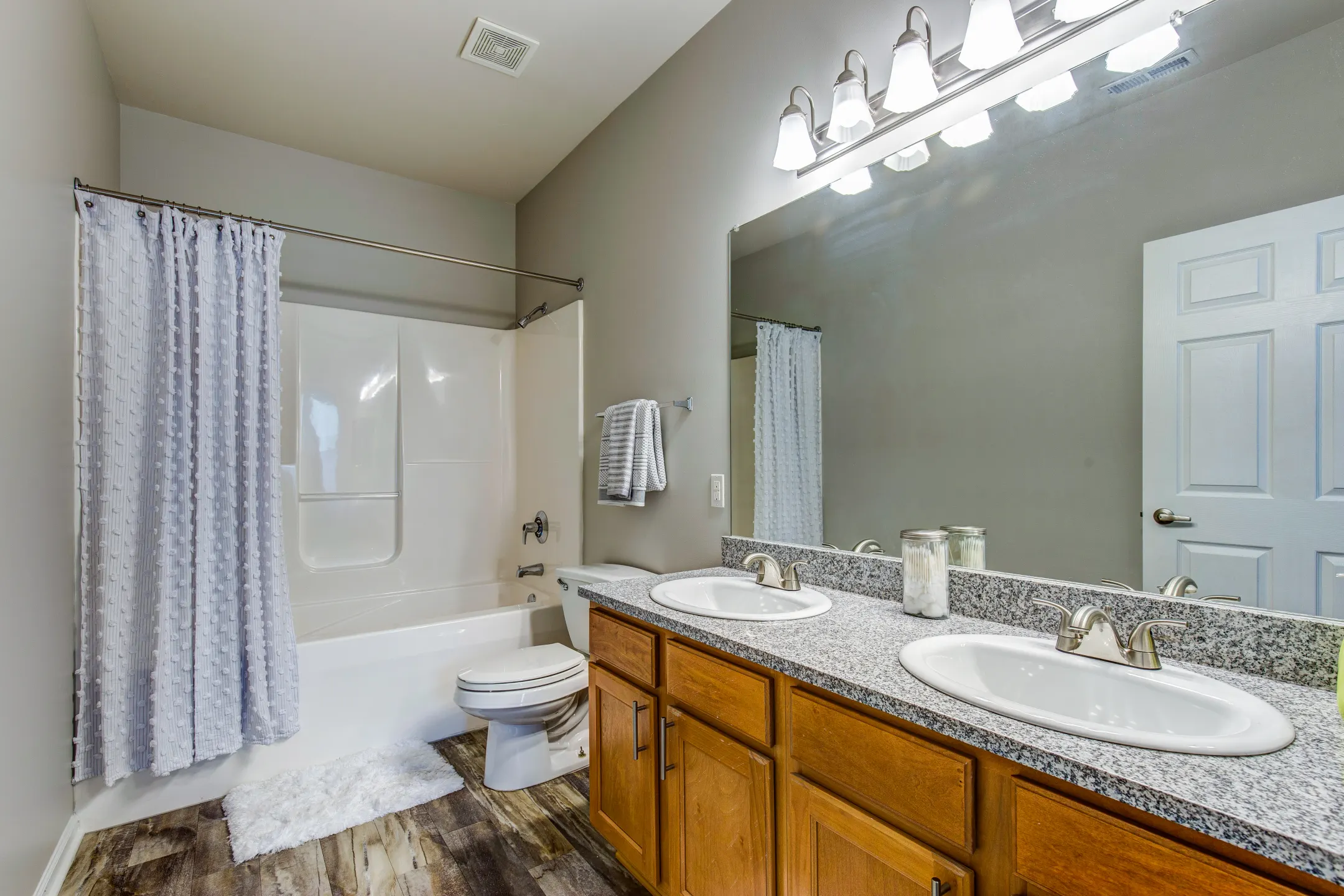 Bathroom - The Reserve at Prairie Point & Prairie Point Apartments - Merrillville, IN