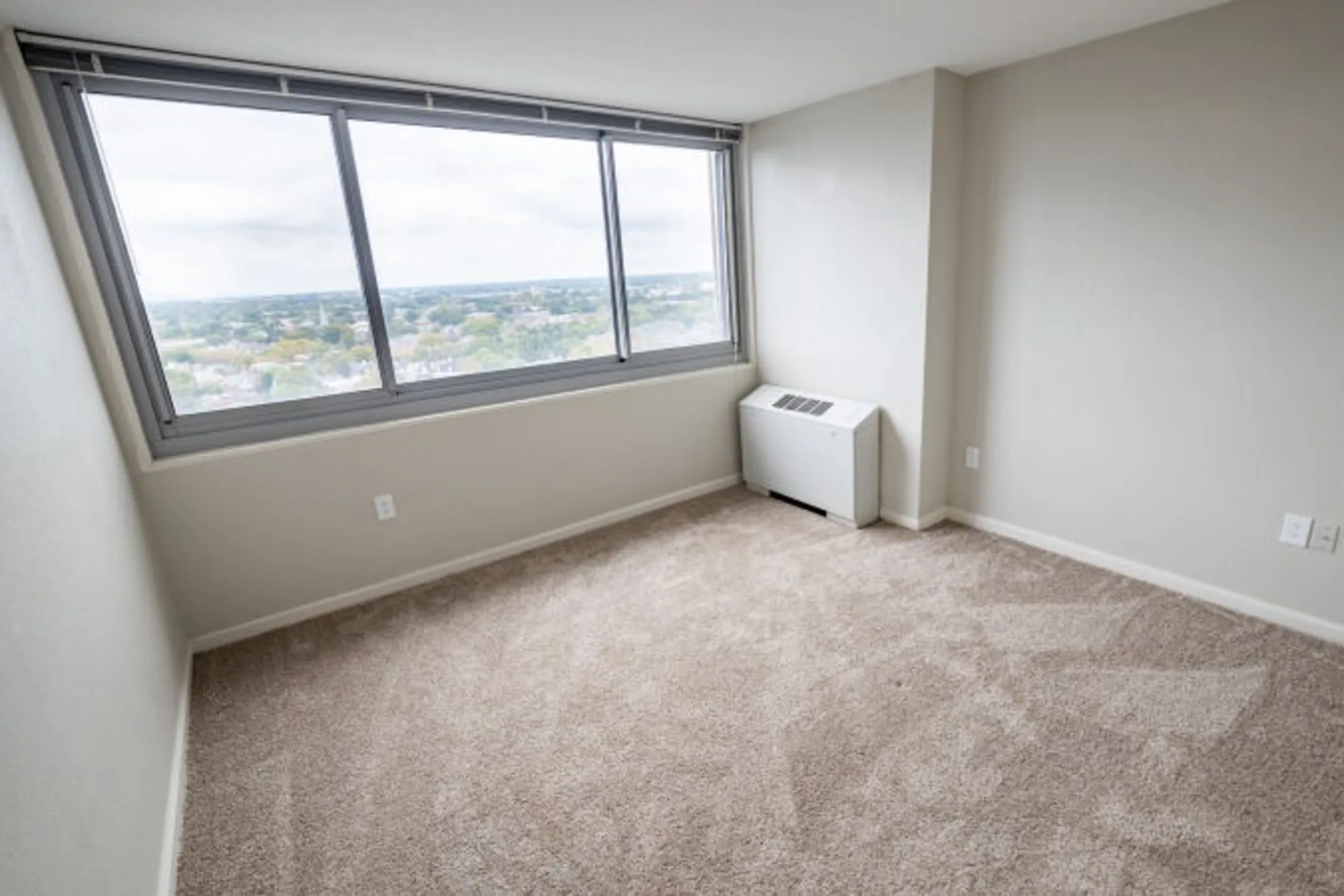 Hague Towers 330 W Brambleton Ave Norfolk, VA Apartments for Rent