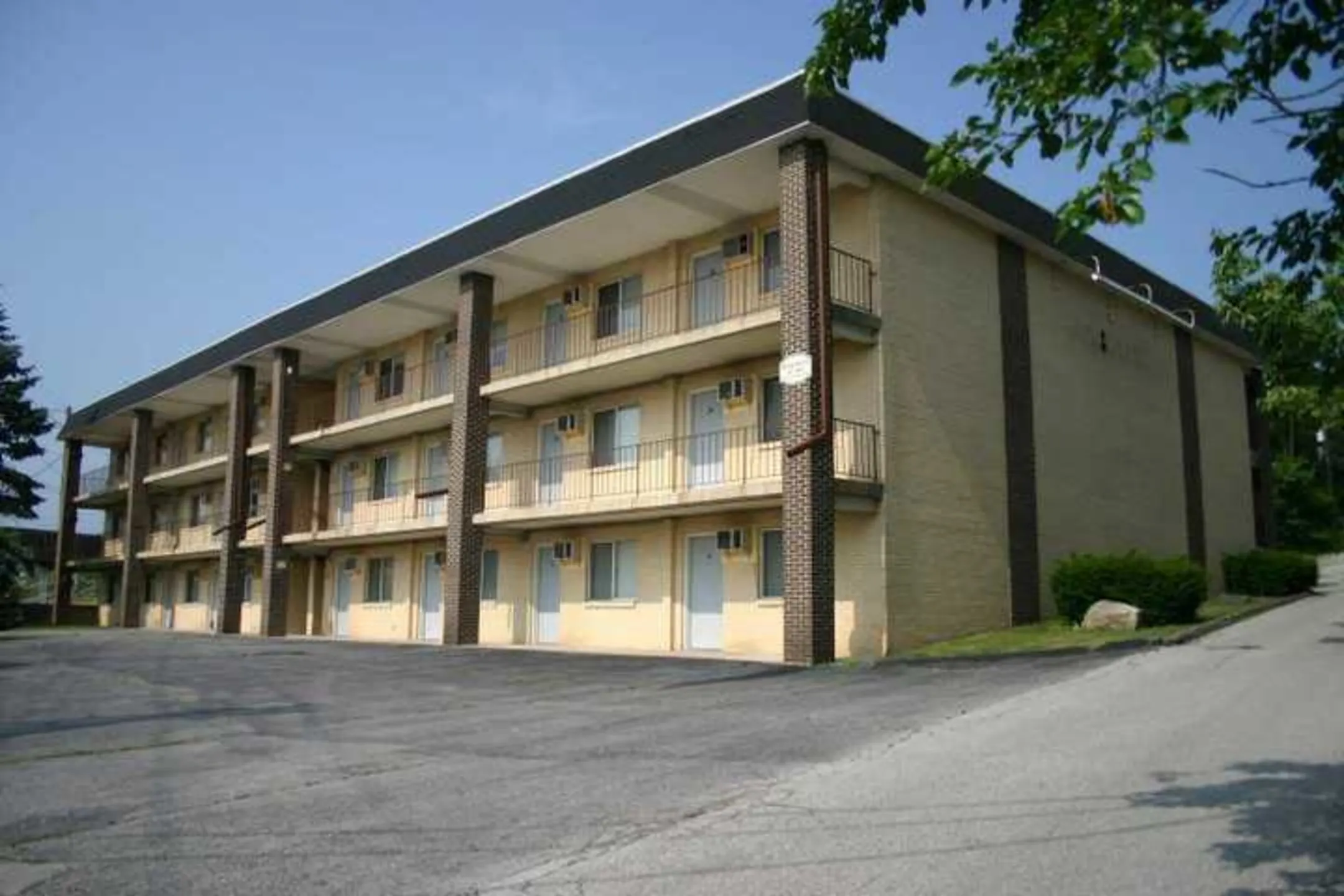 Building - Crestview Apartments - West Lafayette, IN