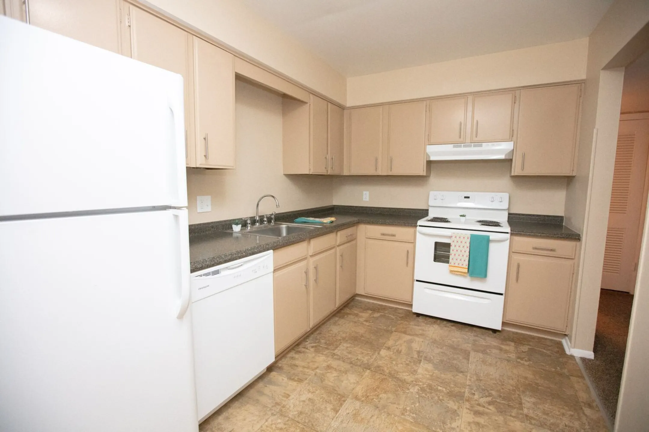 Kitchen - Boulder Creek Apartment Homes - Toledo, OH