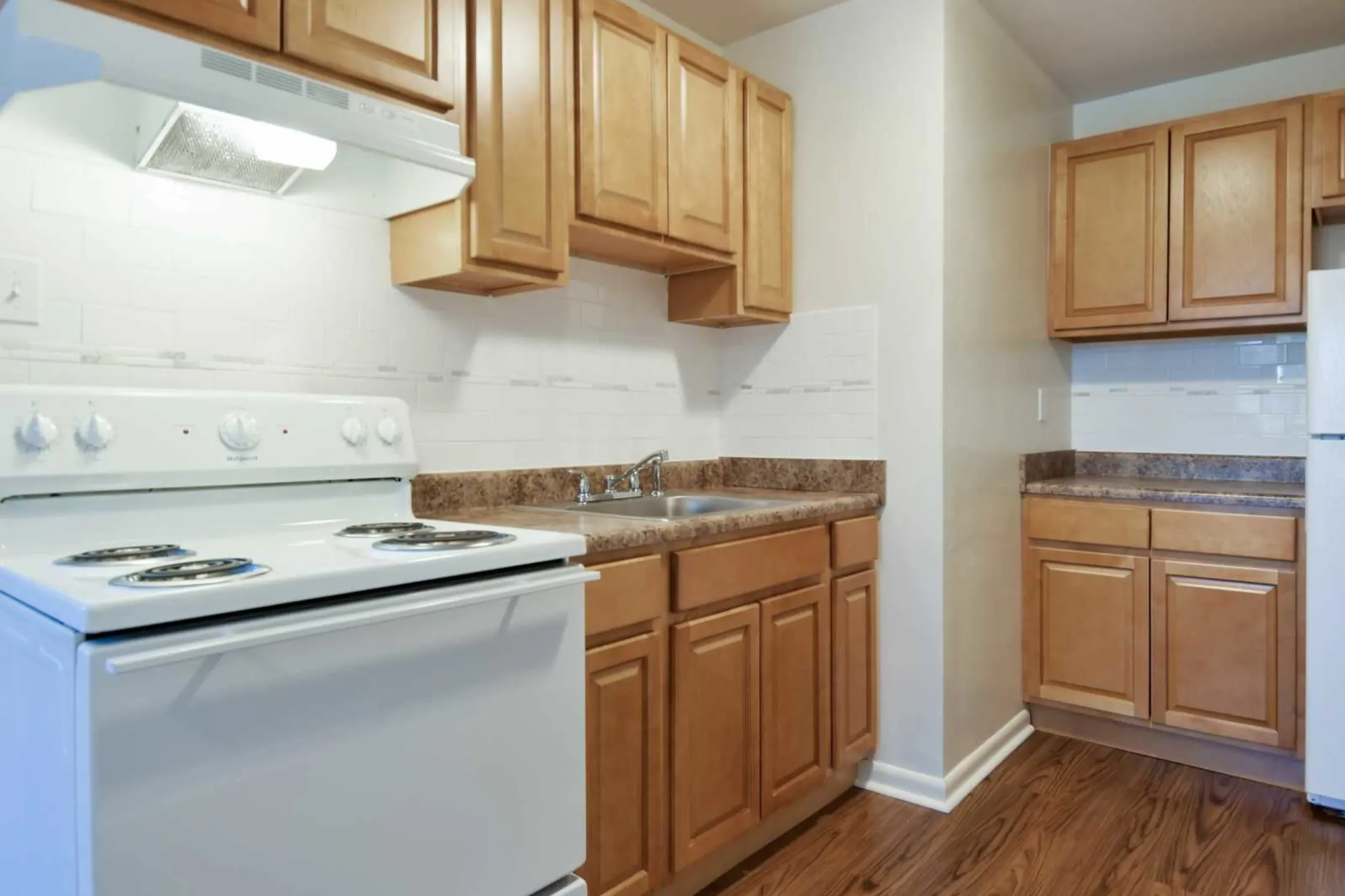 Kitchen - Oak Terrace Apartments - Audubon, NJ