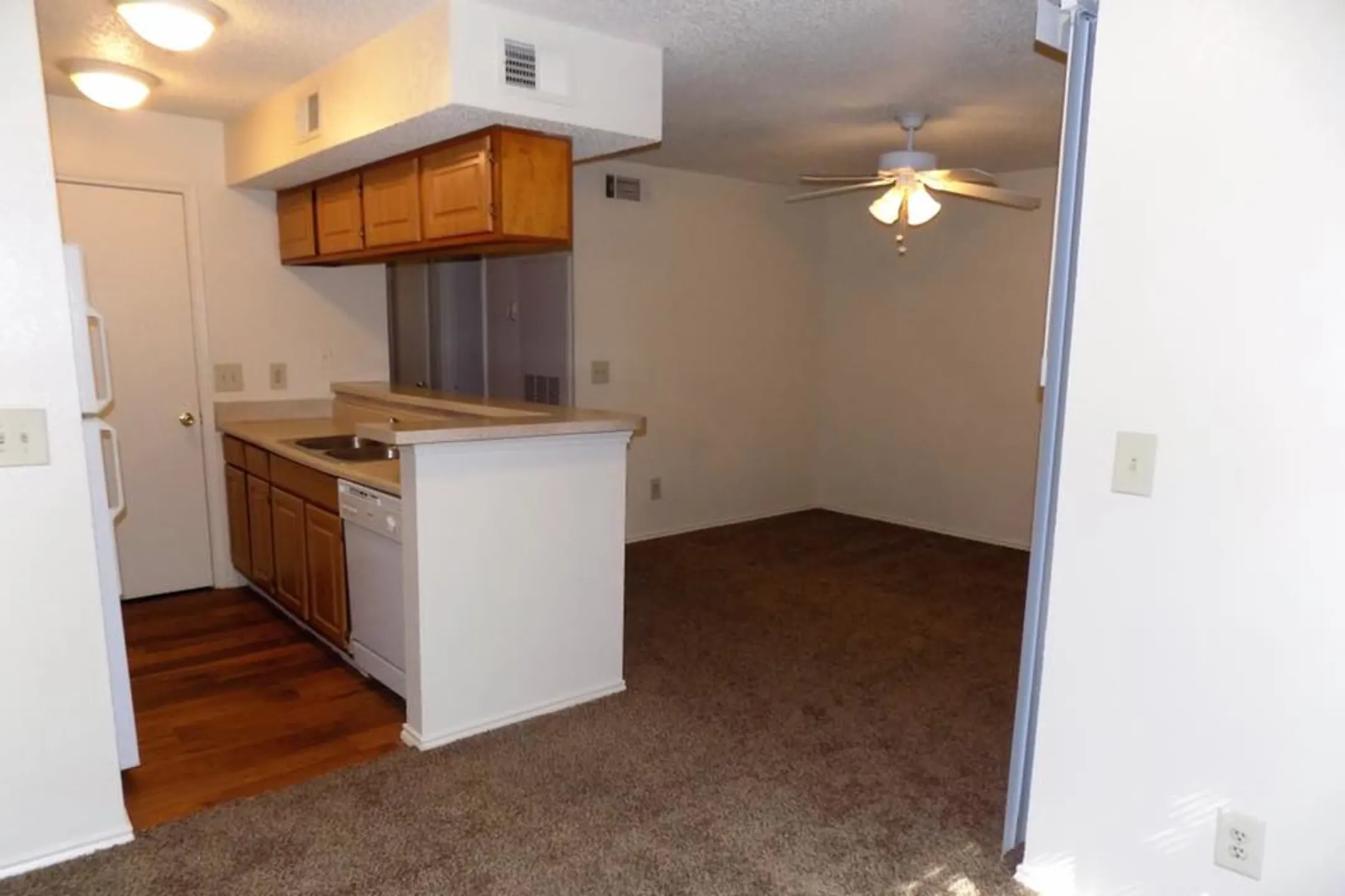 Kitchen - Colony Apartments - Woodway, TX