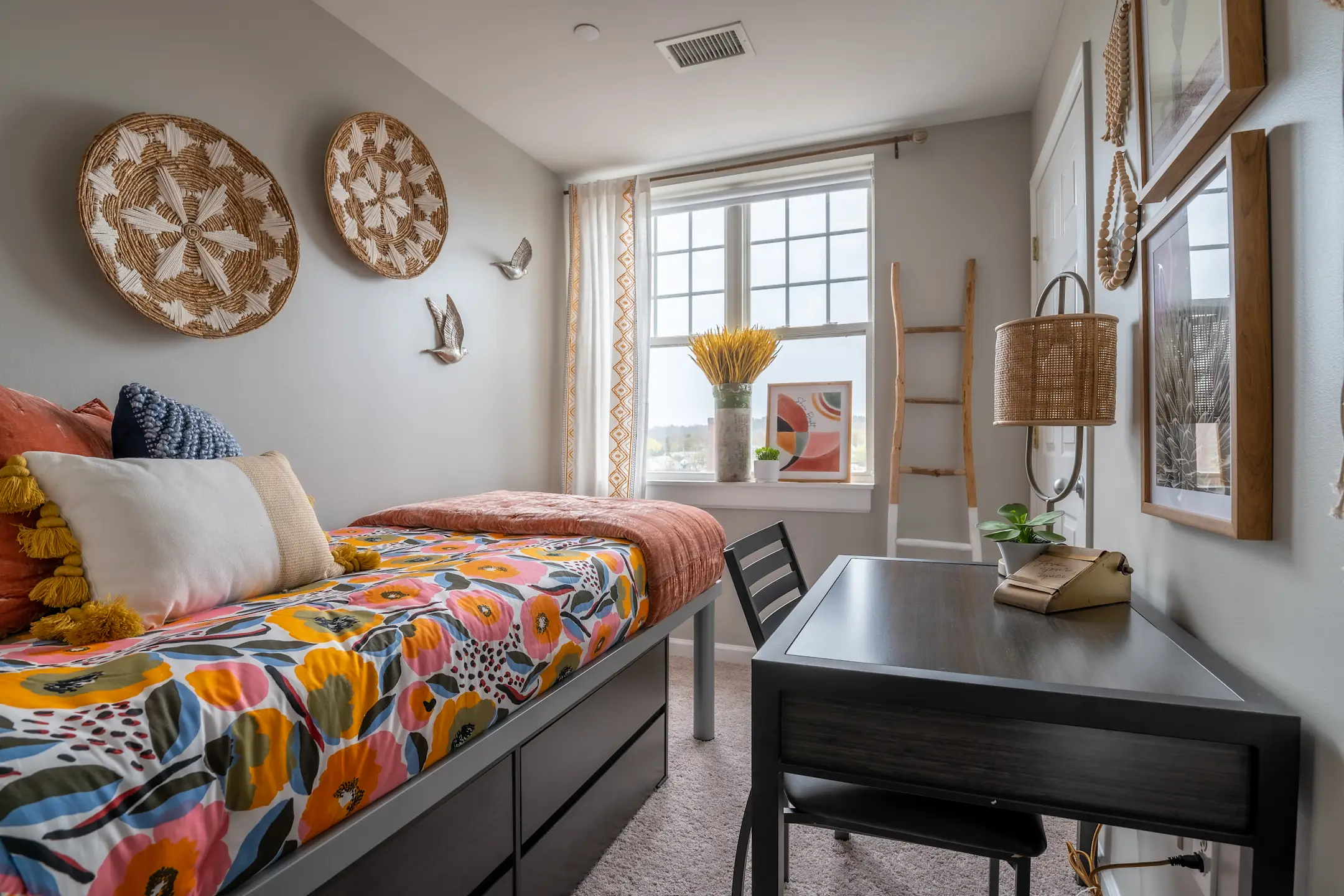 Living Room - Spinner Place - Winooski, VT