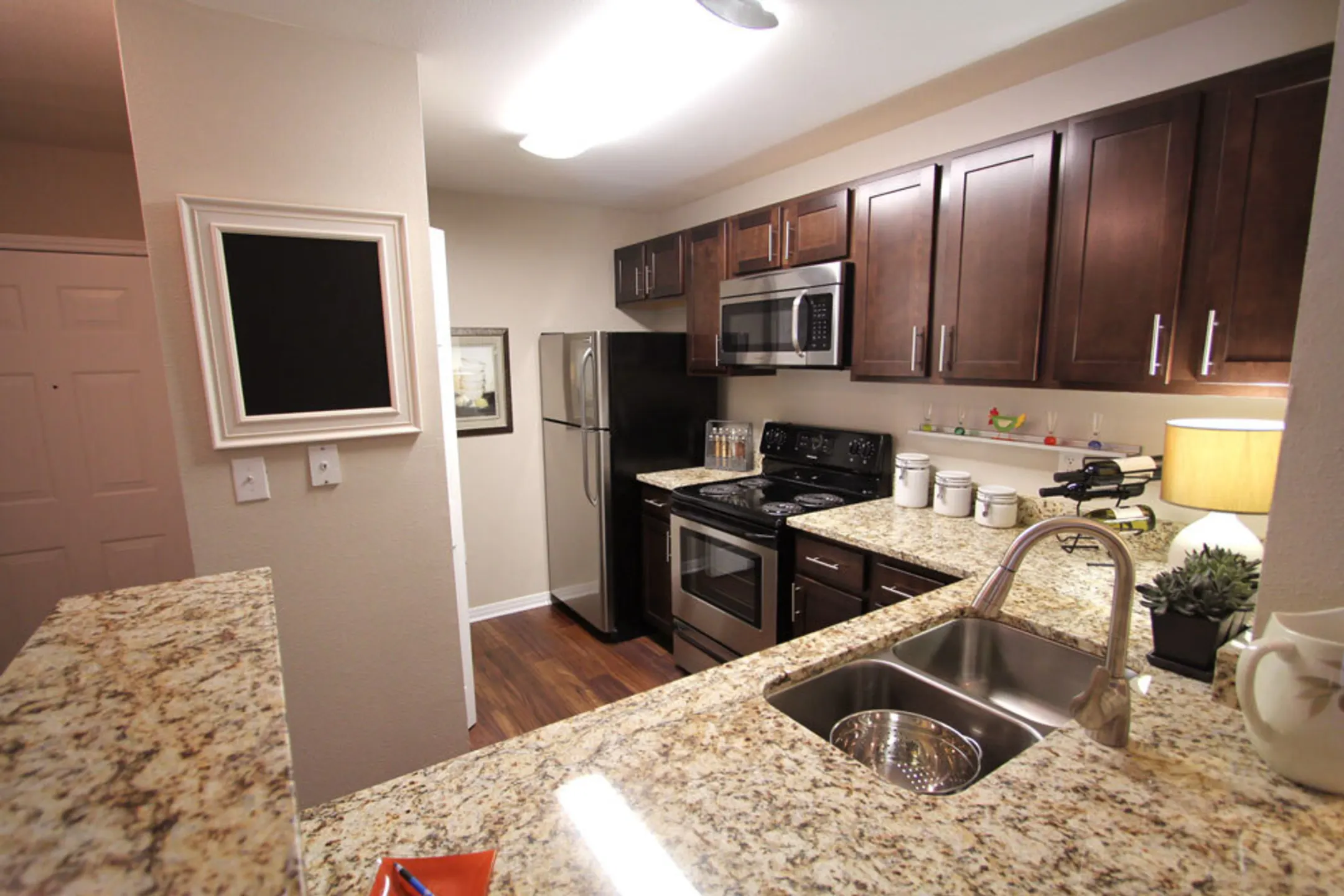 Kitchen - River Crossing At Keystone Apartments - Indianapolis, IN