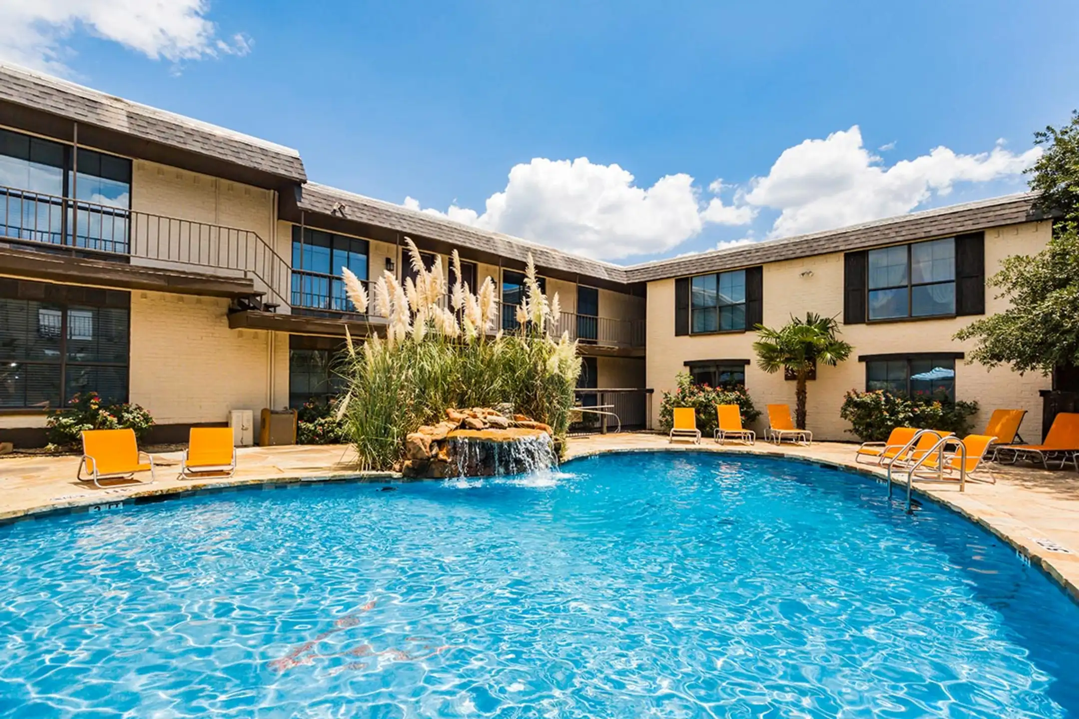 Pool - La Vita On Lovers Lane - Dallas, TX